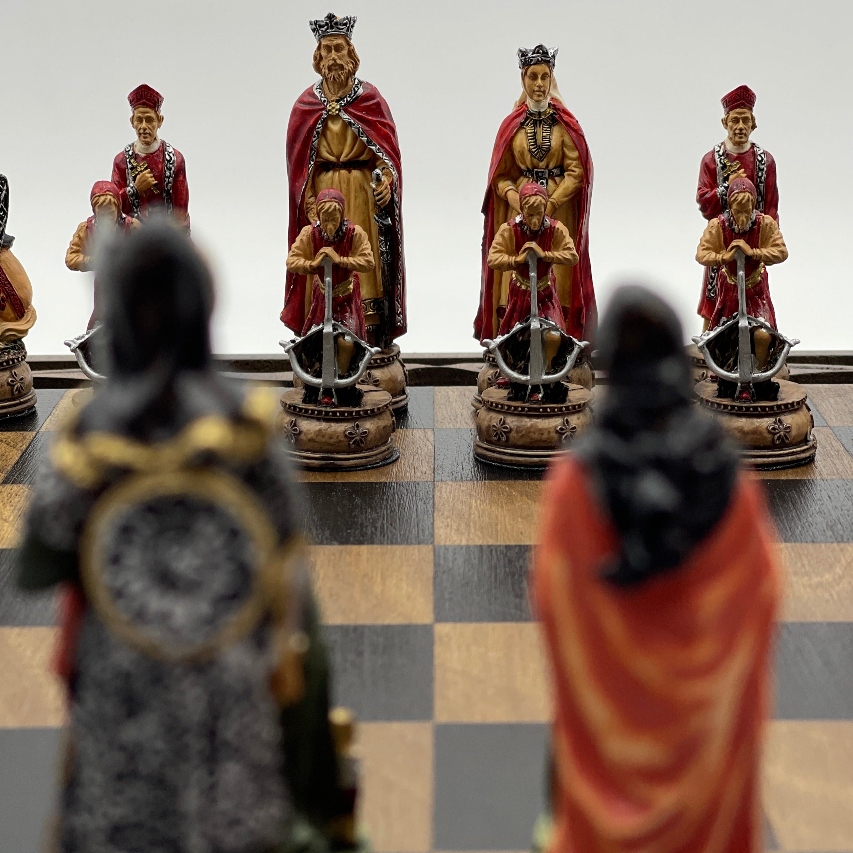 Polyester Stone Wooden Chess Set With Wooden Luxury Chess Board With Legs