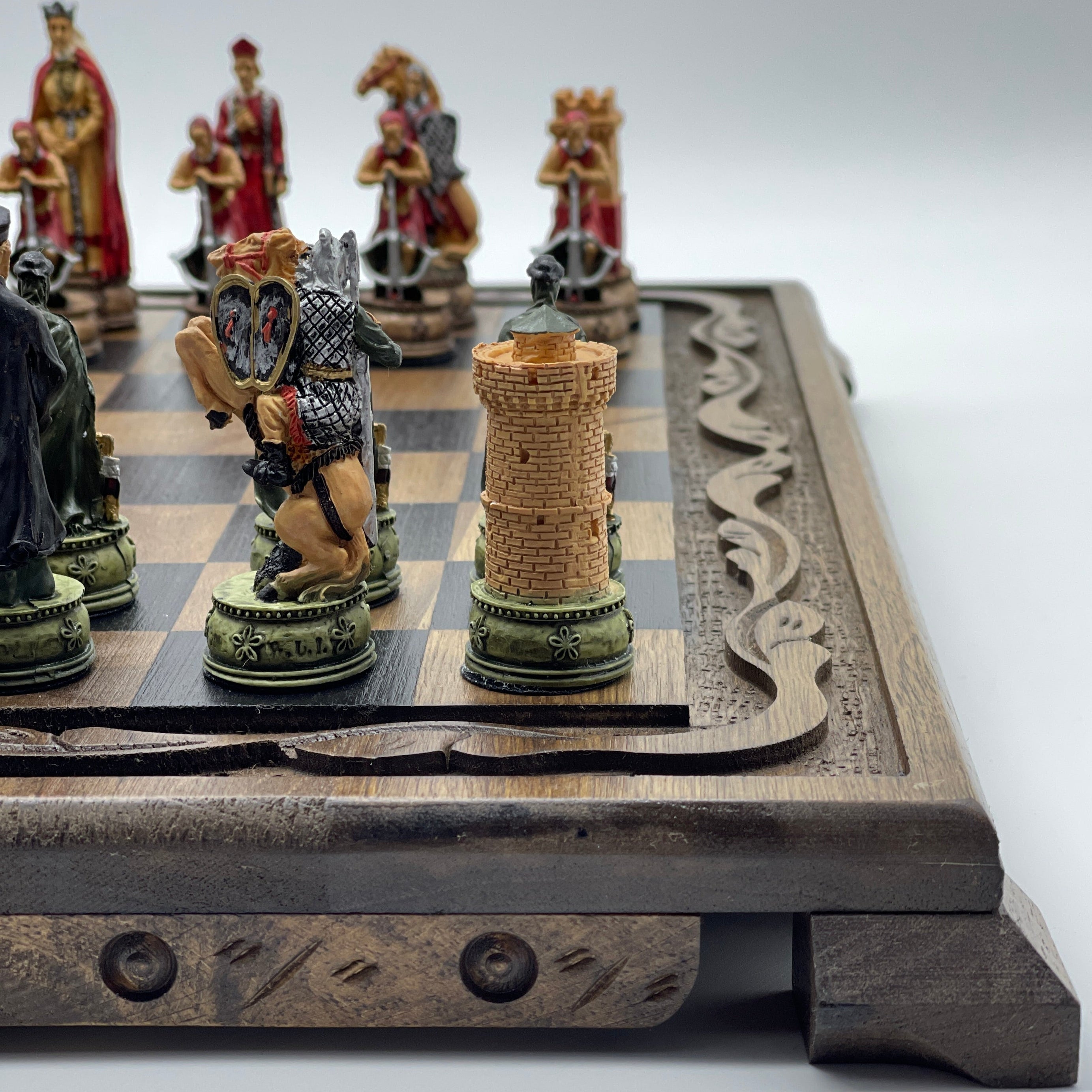 Polyester Stone Wooden Chess Set With Wooden Luxury Chess Board With Legs