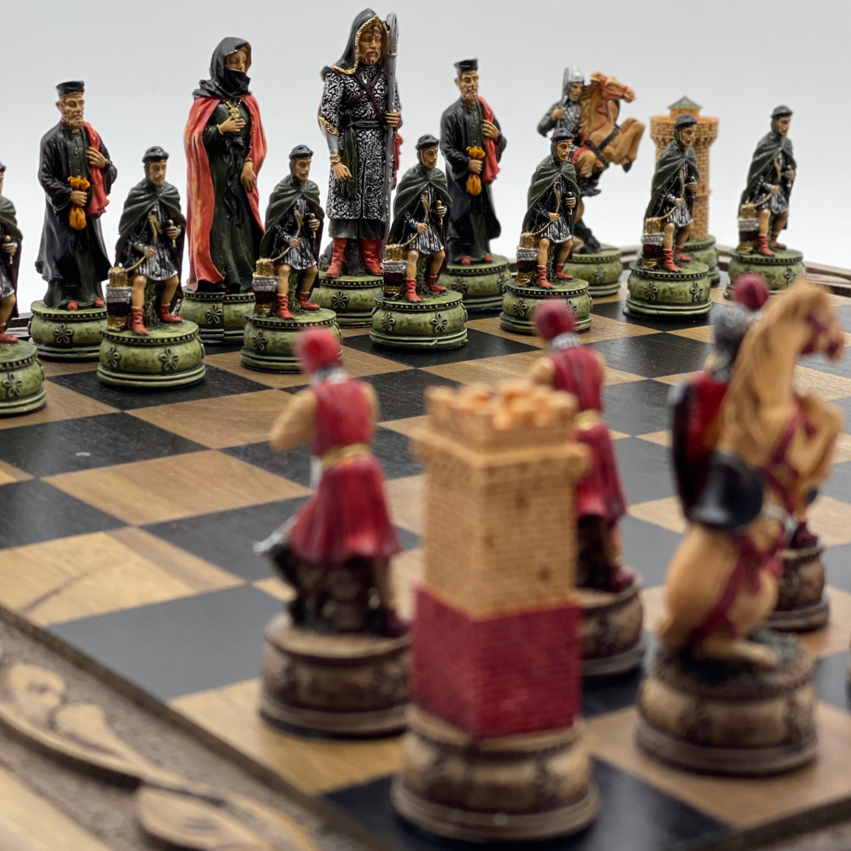 Polyester Stone Wooden Chess Set With Wooden Luxury Chess Board With Legs