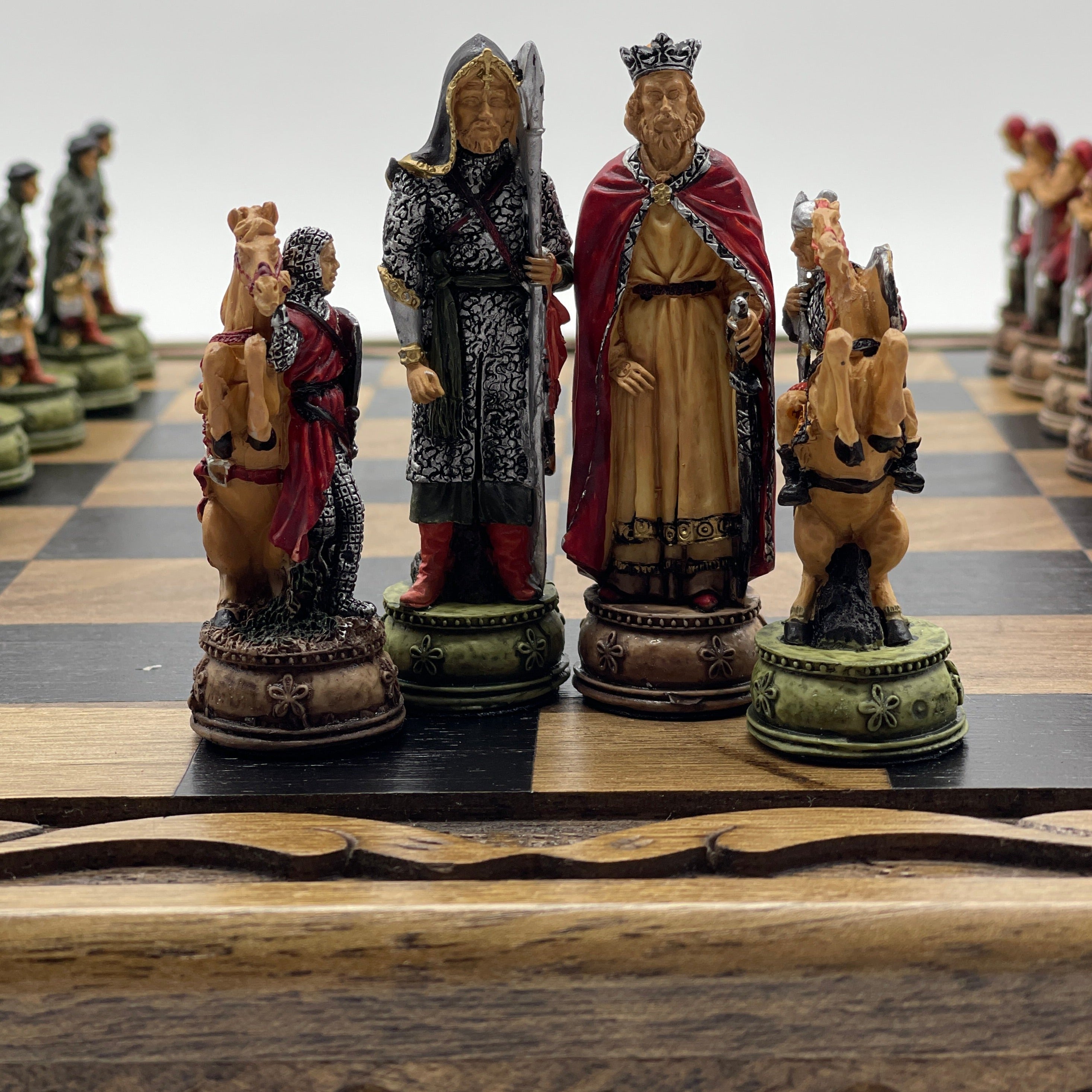 Polyester Stone Wooden Chess Set With Wooden Luxury Chess Board With Legs