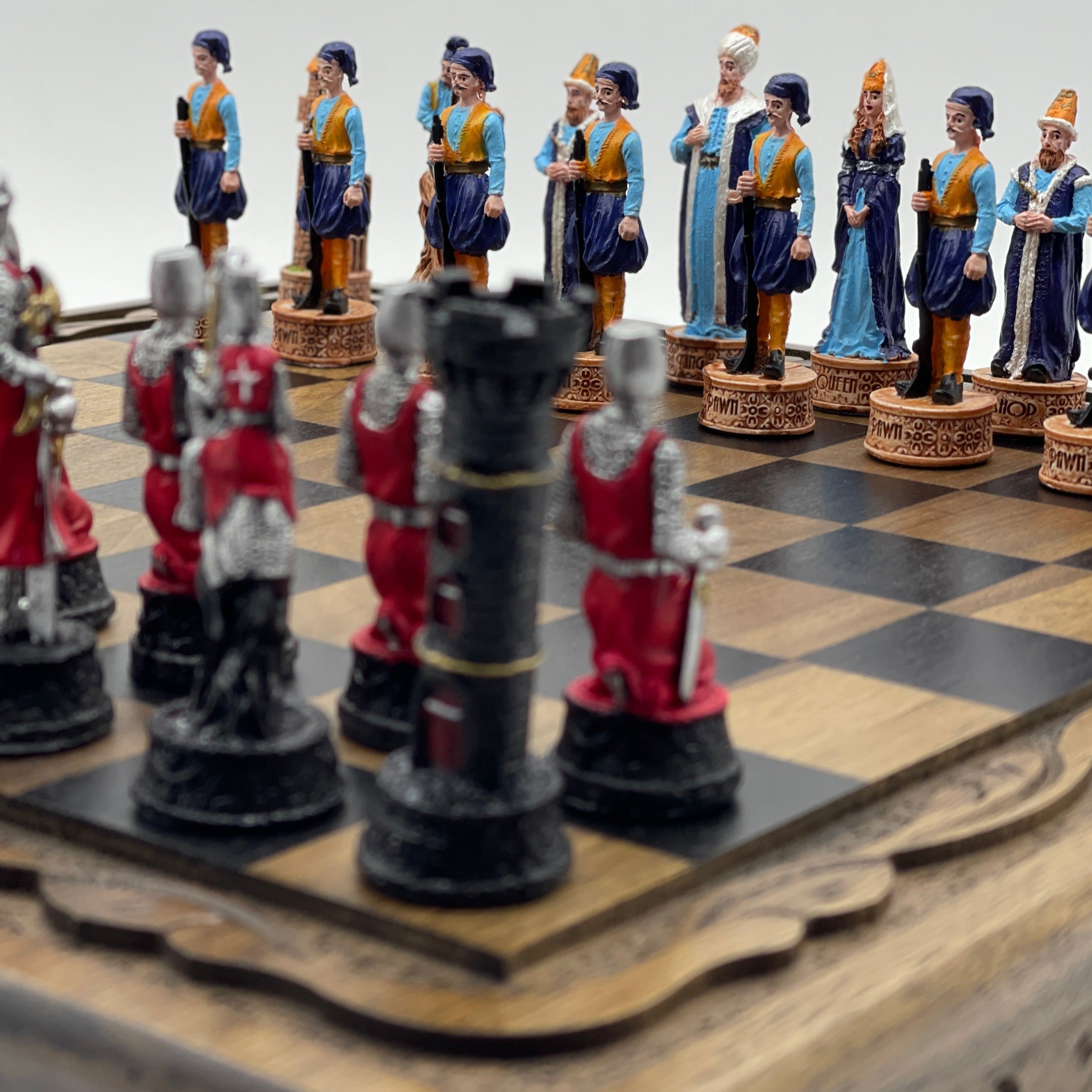 Polyester Stone Wooden Chess Set With Wooden Luxury Chess Board With Legs