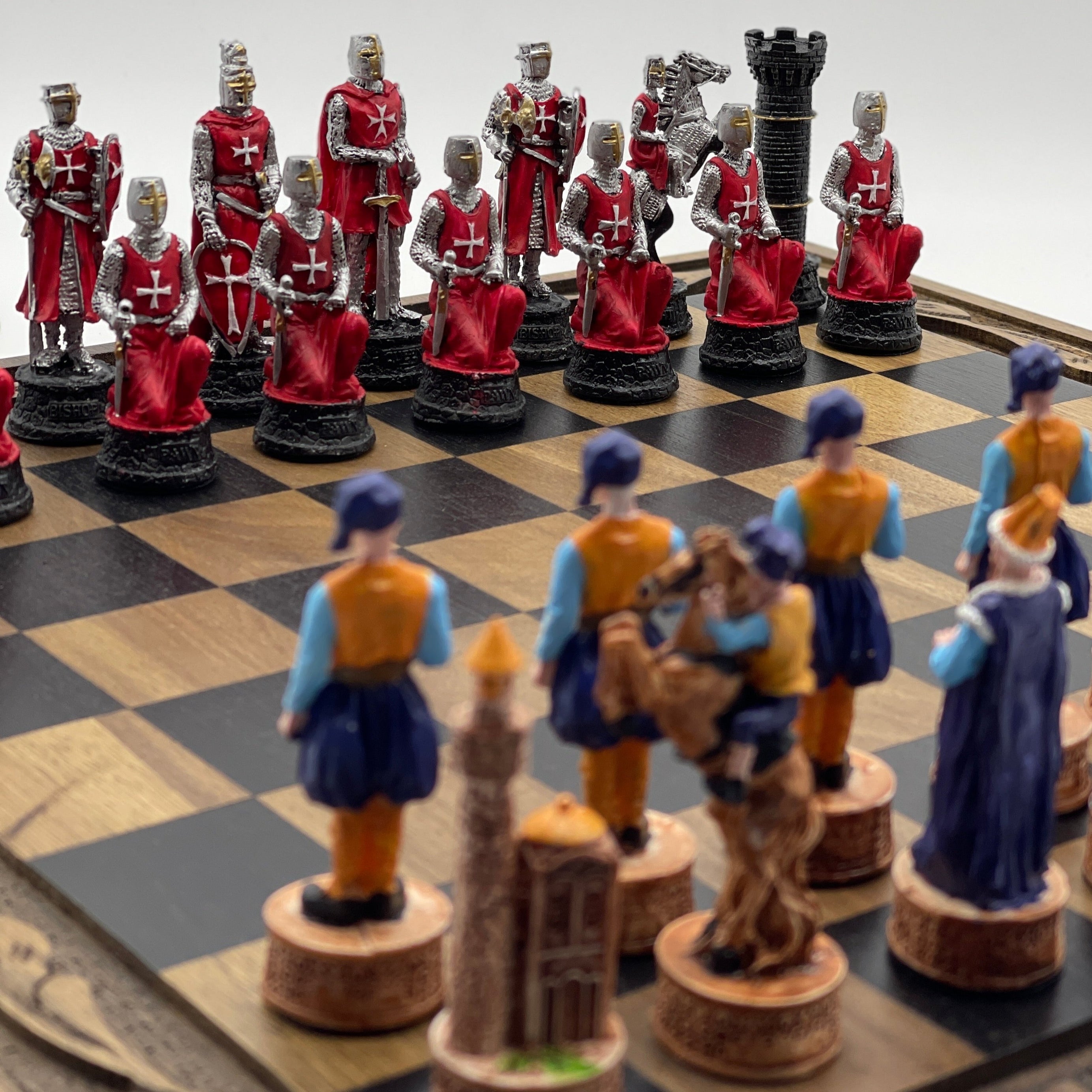 Polyester Stone Wooden Chess Set With Wooden Luxury Chess Board With Legs