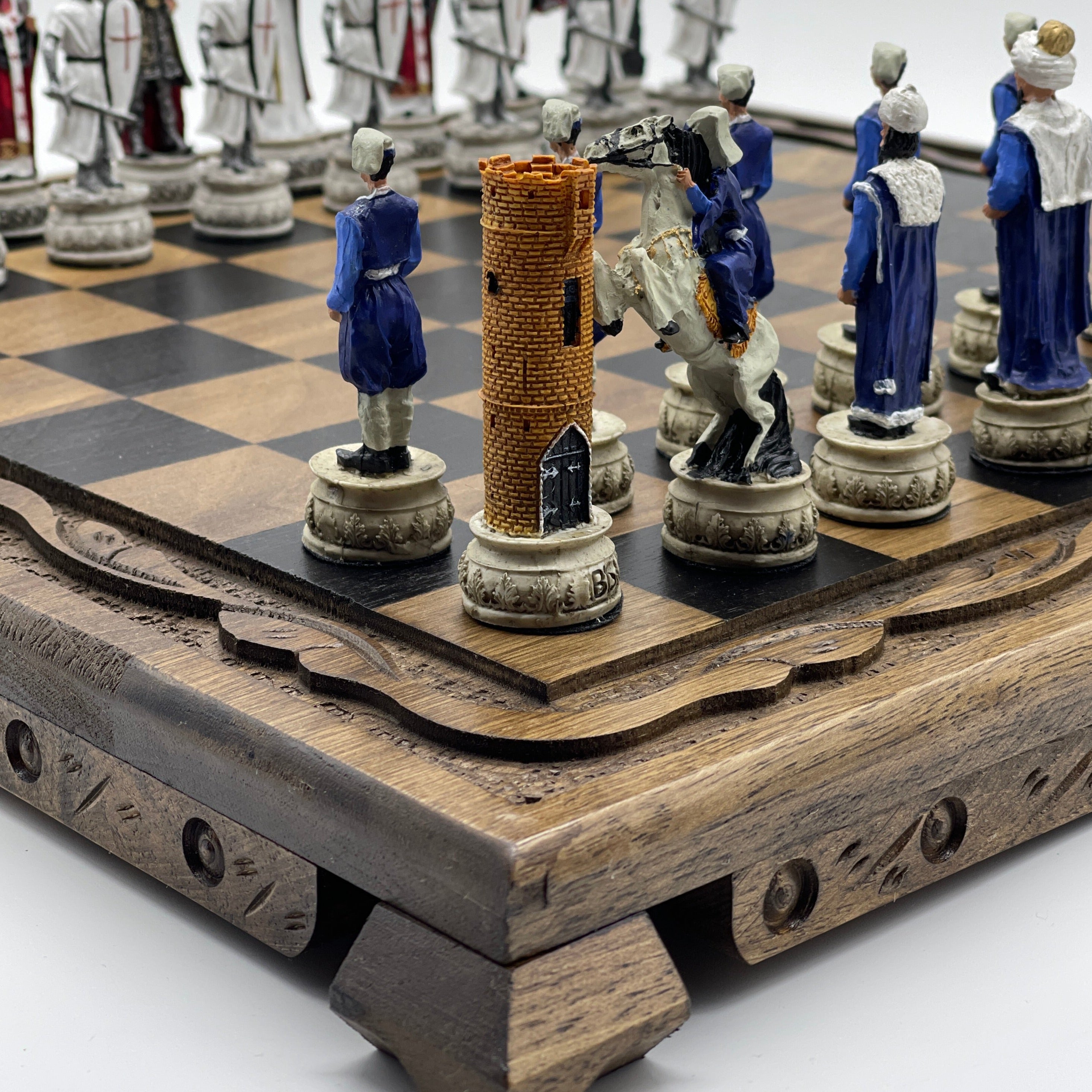 Polyester Stone Wooden Chess Set with Wooden Luxury Chess Board with Legs