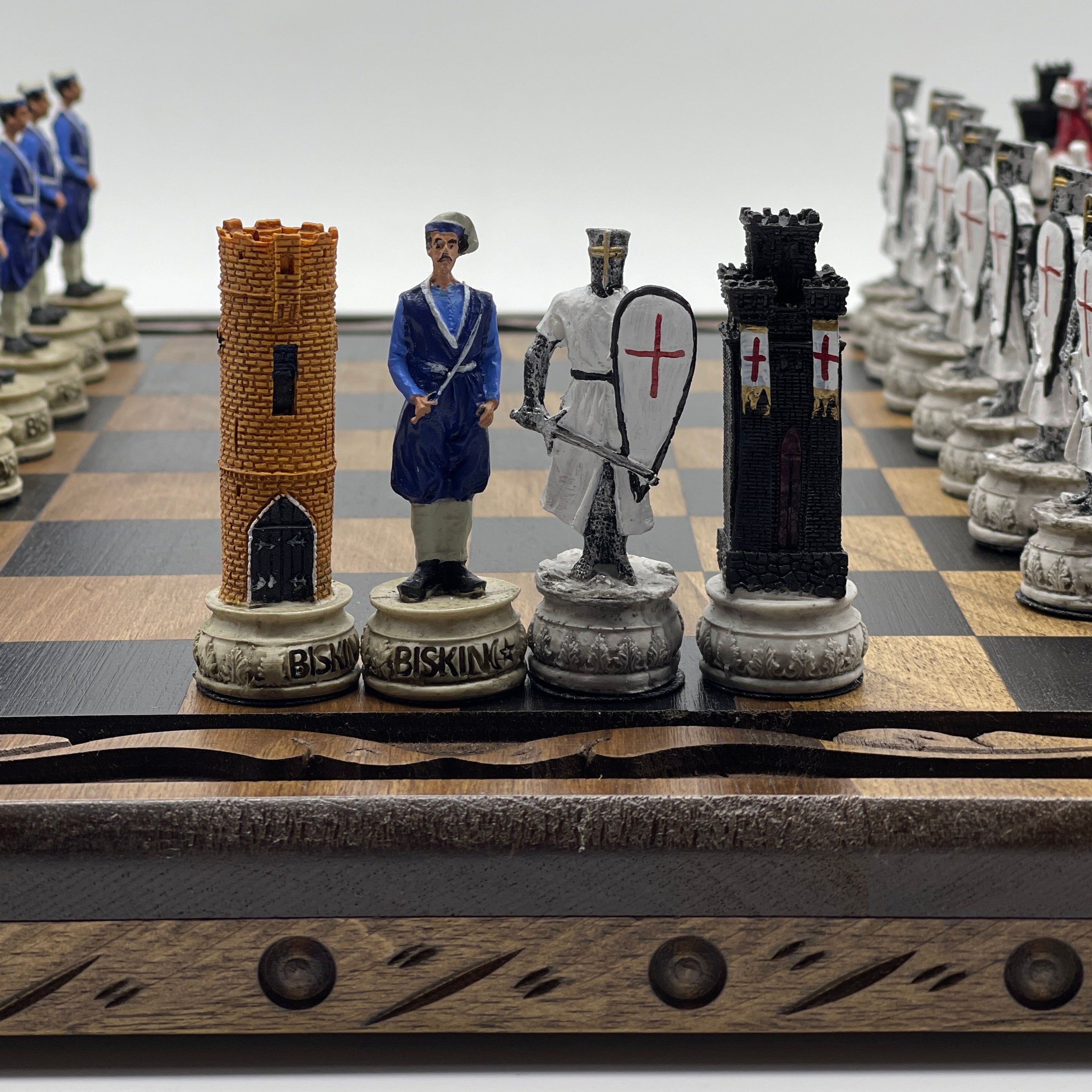 Polyester Stone Wooden Chess Set with Wooden Luxury Chess Board with Legs