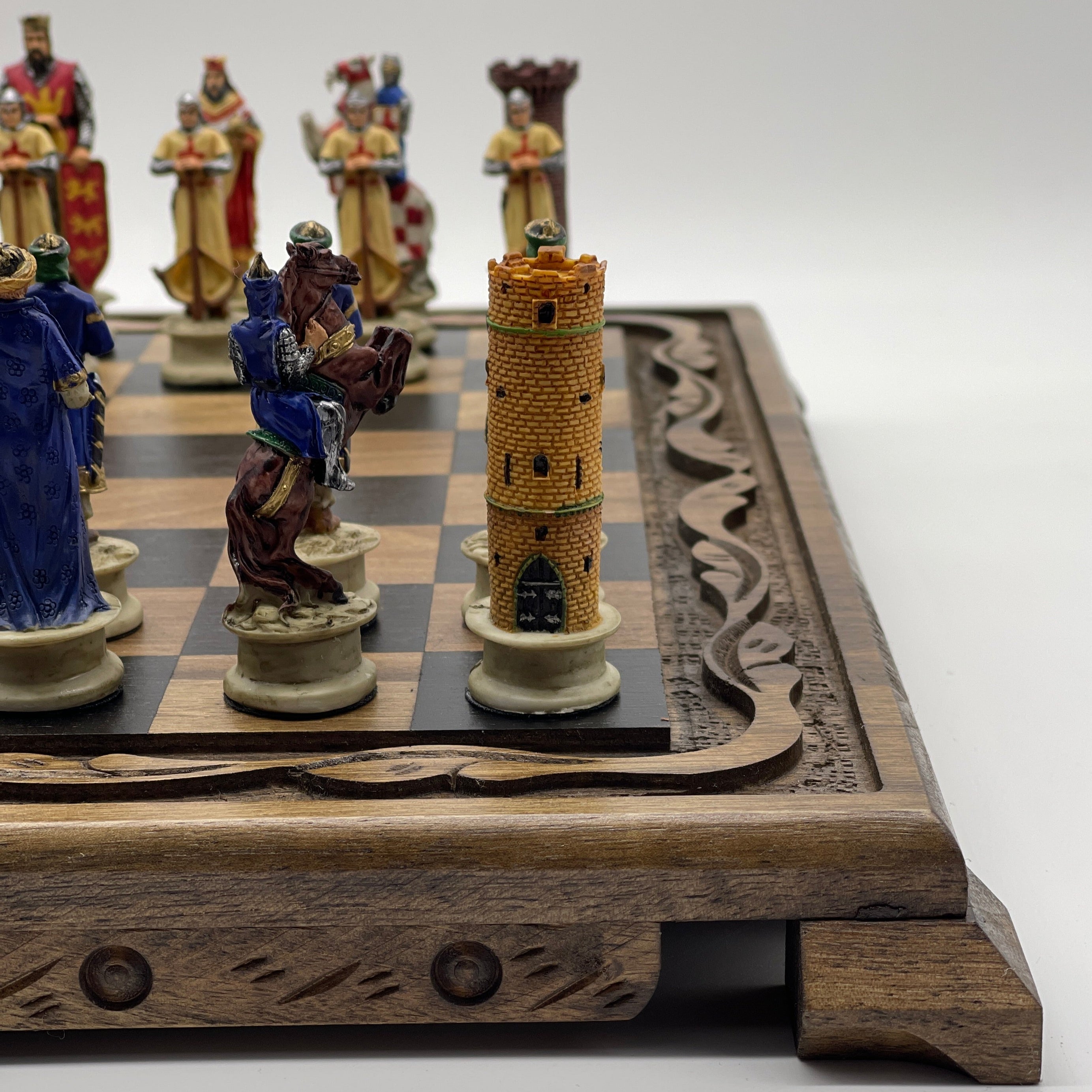 Polyester Stone Wooden Chess Set With Wooden Luxury Chess Board With Legs
