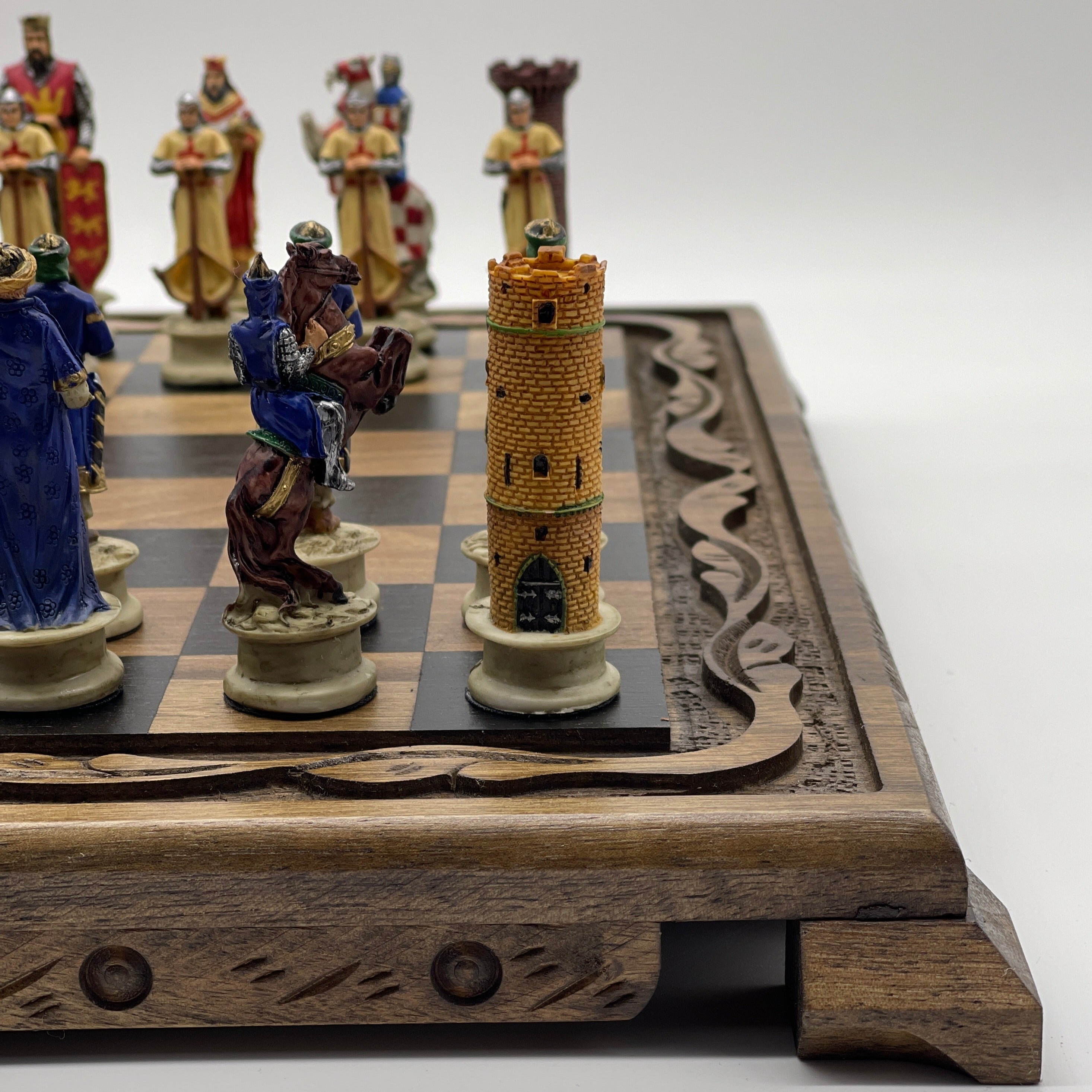 Polyester Stone Wooden Chess Set With Wooden Luxury Chess Board With Legs
