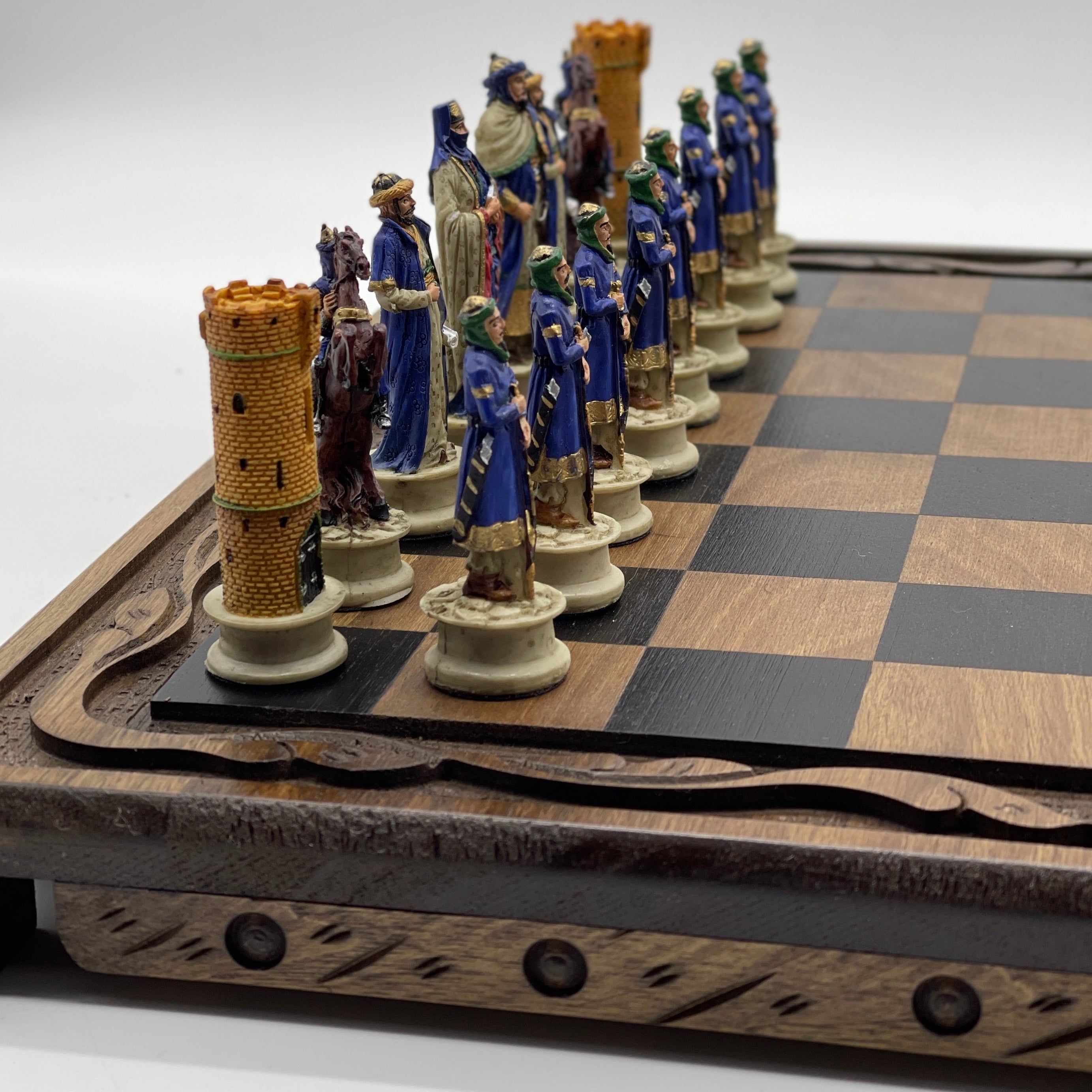 Polyester Stone Wooden Chess Set With Wooden Luxury Chess Board With Legs