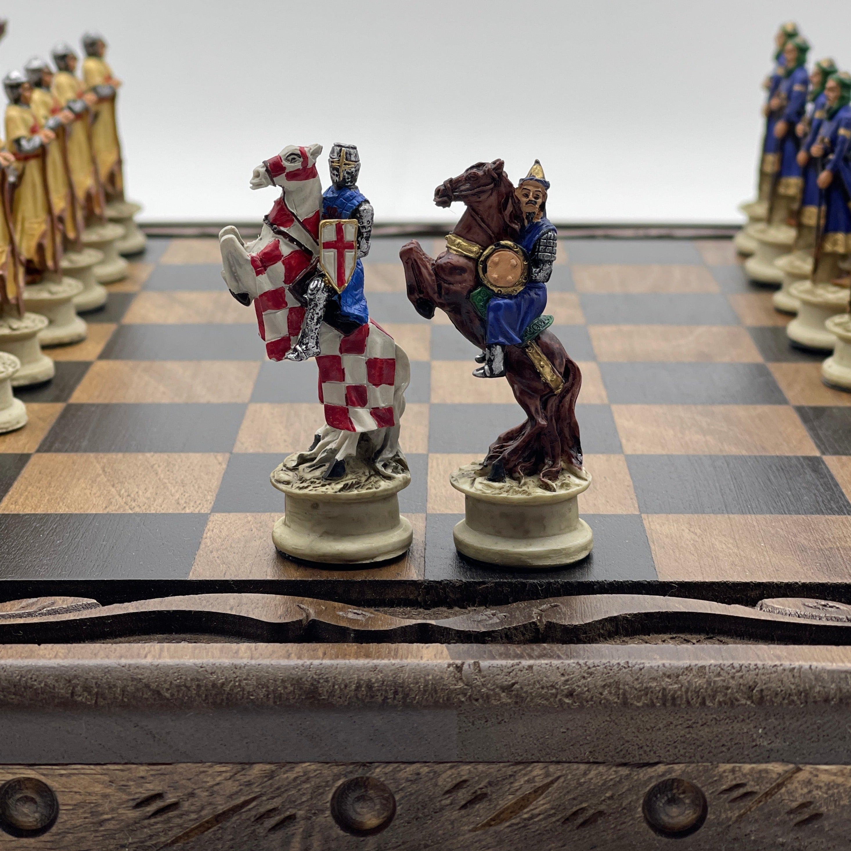Polyester Stone Wooden Chess Set With Wooden Luxury Chess Board With Legs