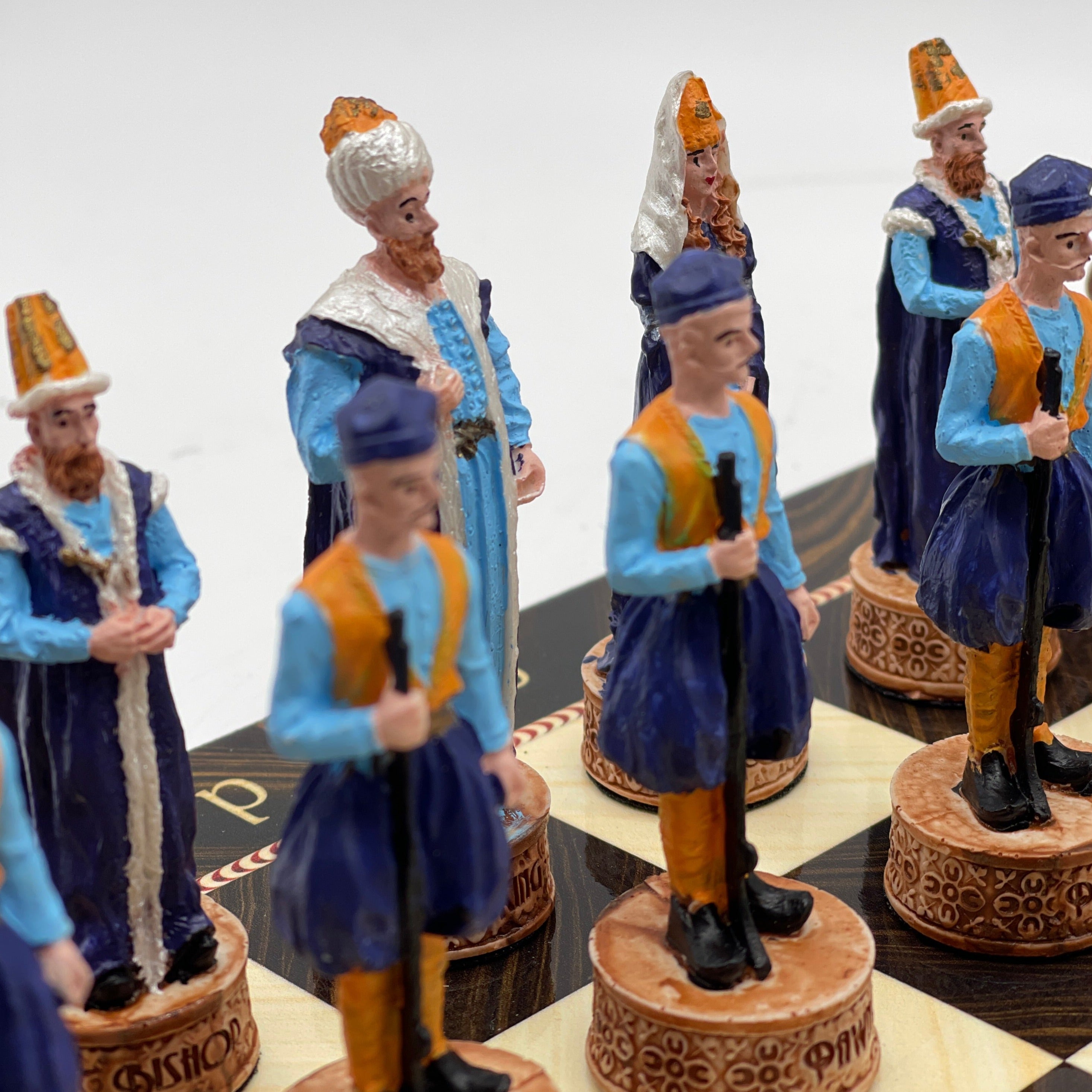 Brown Marble Pattern Wooden Chess Board With Crusaders Chess Pieces