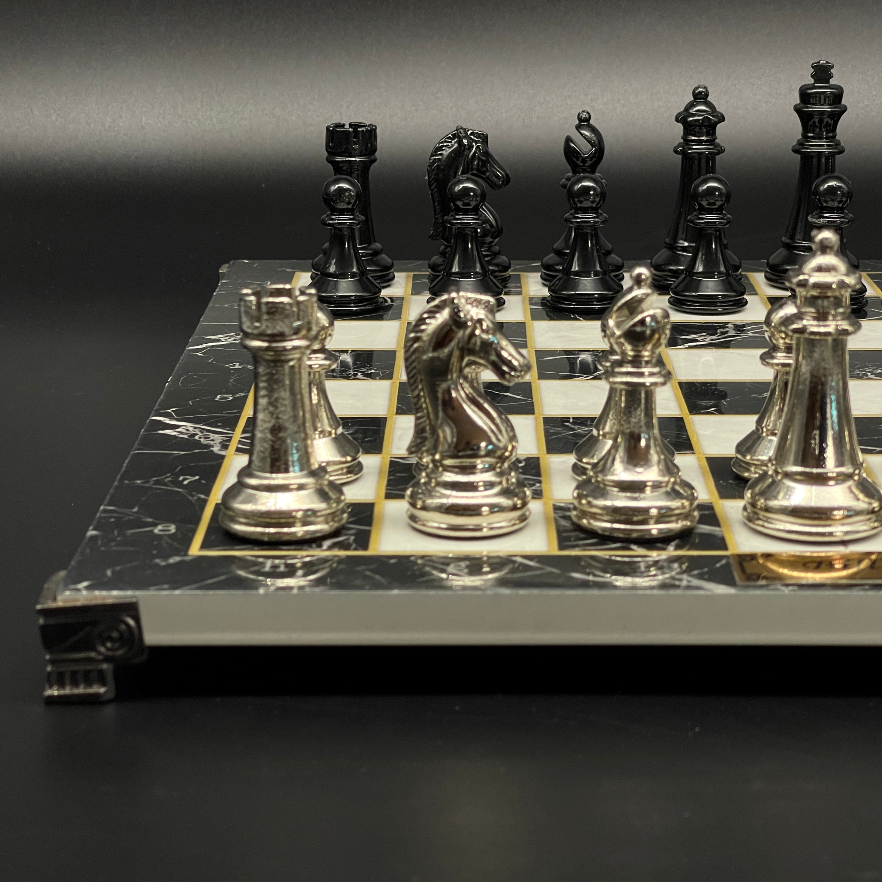 Black Marble Pattern Wooden Chess Set with Black Metal Chess Pieces with Metal Legs