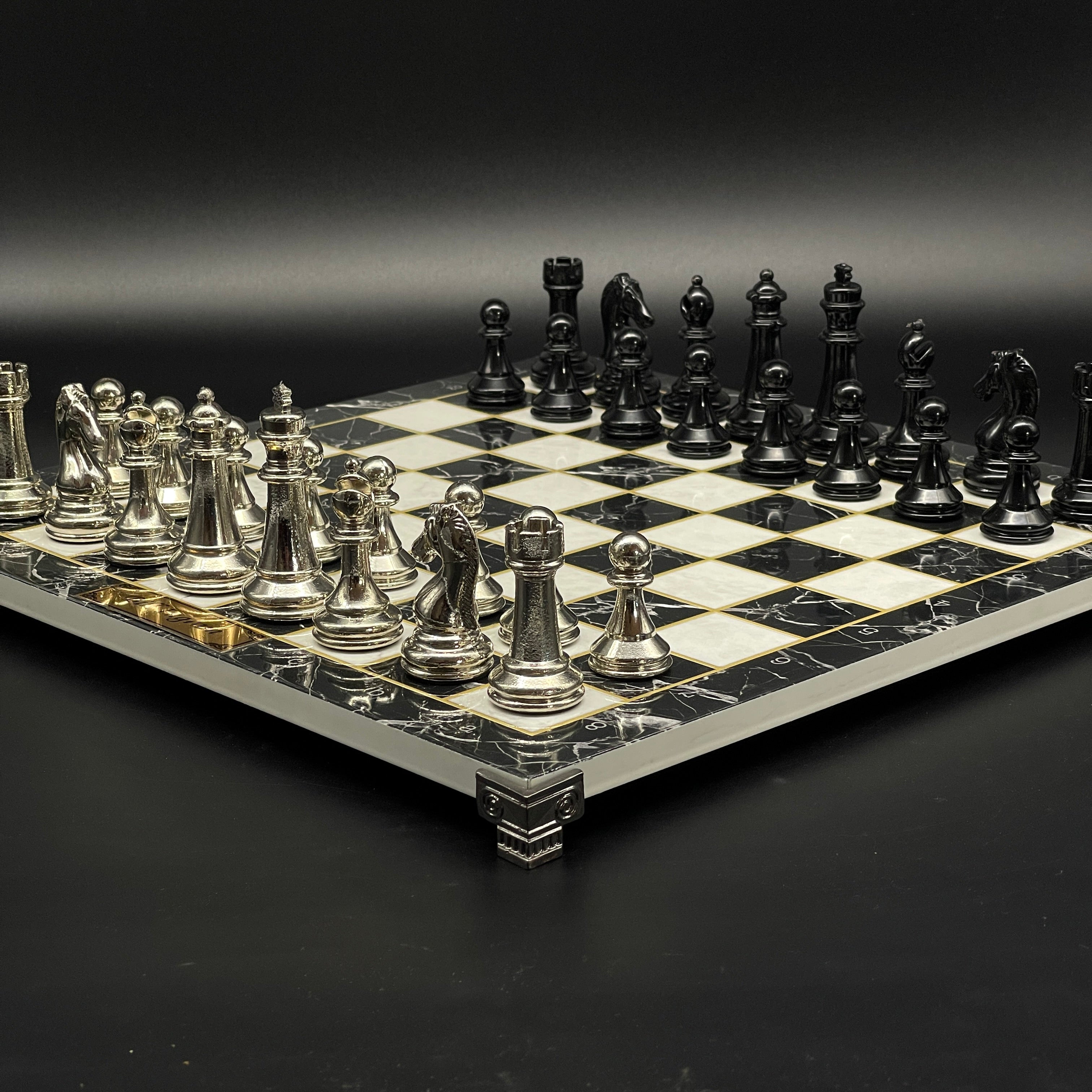 Black Marble Pattern Wooden Chess Set with Black Metal Chess Pieces with Metal Legs