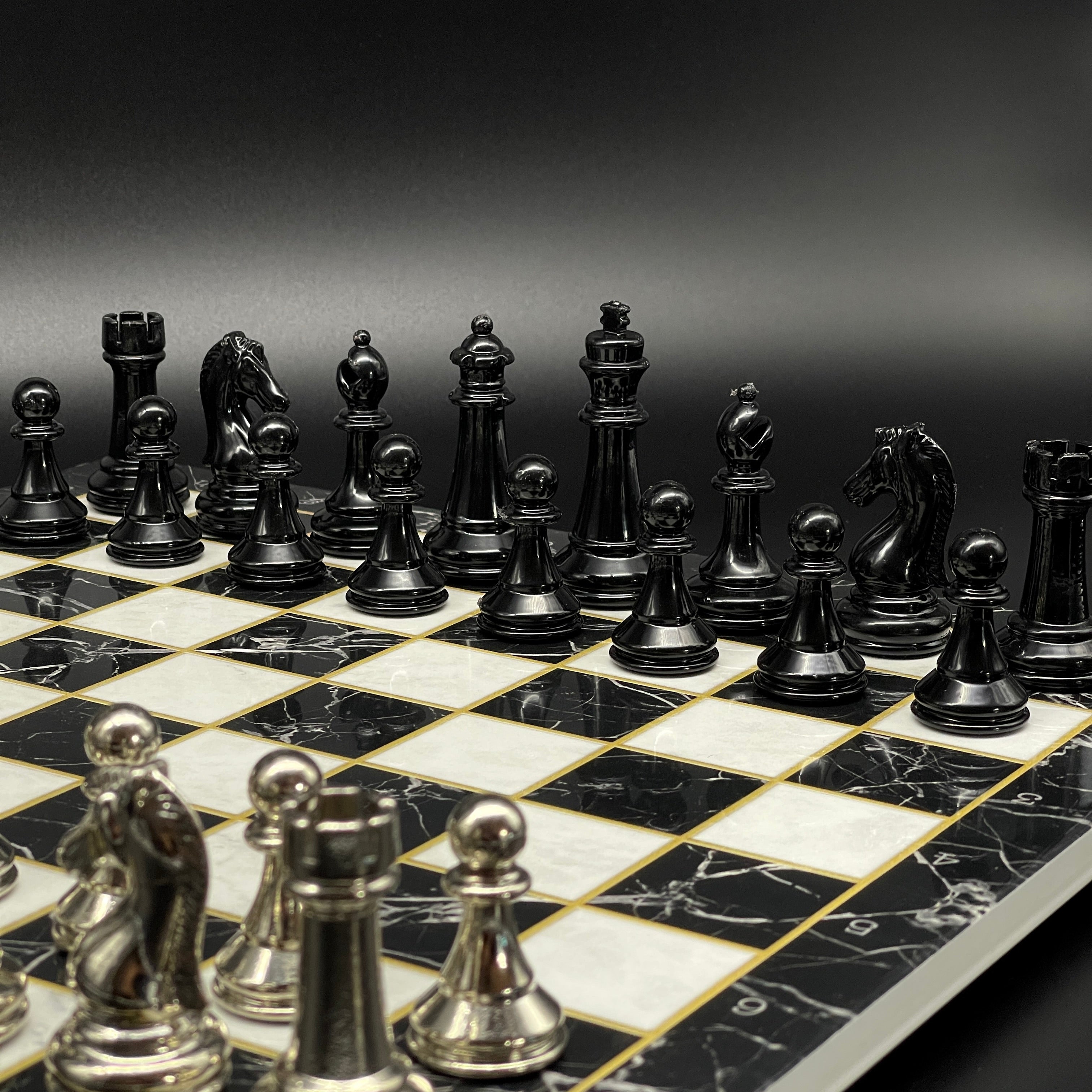 Black Marble Pattern Wooden Chess Set with Black Metal Chess Pieces with Metal Legs