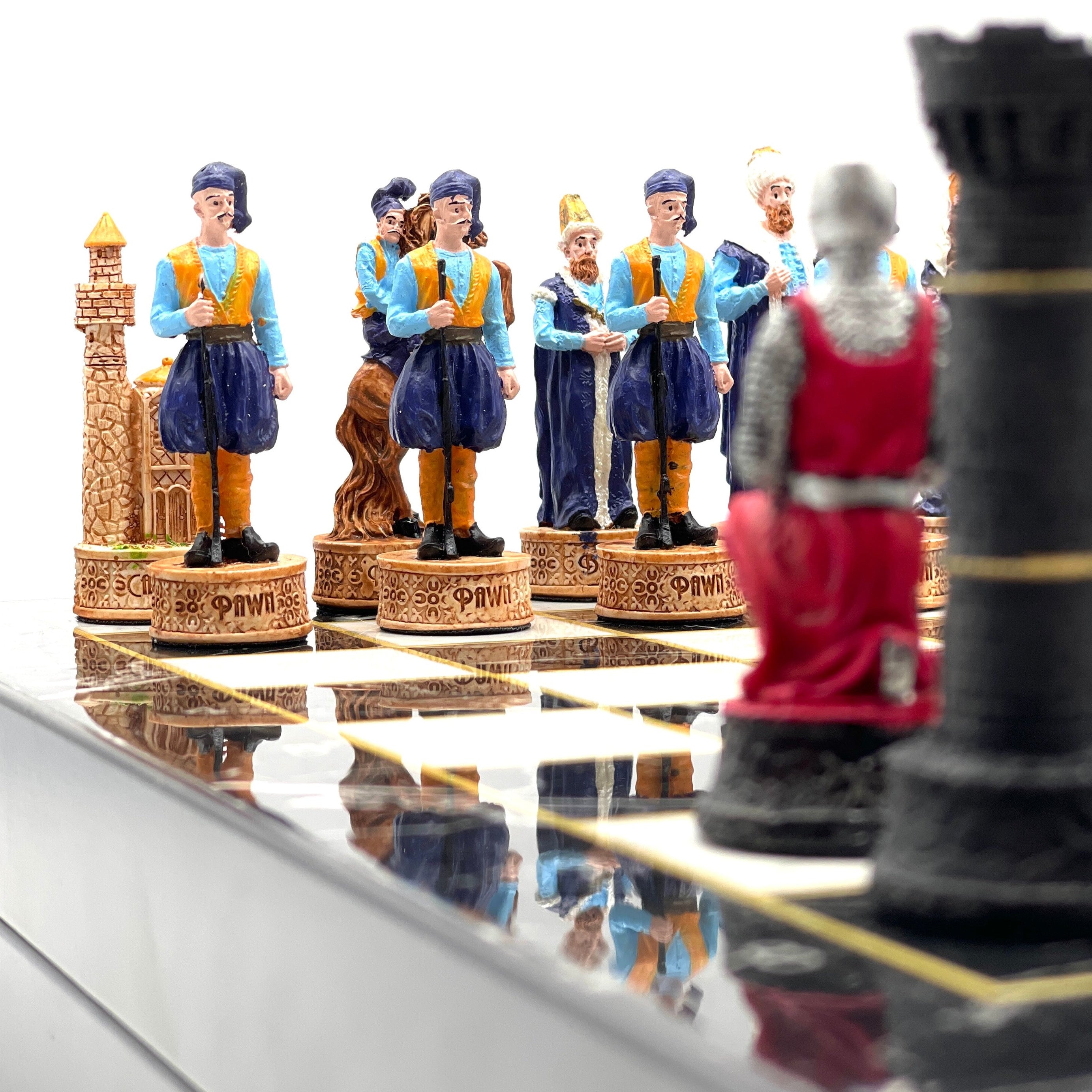 VIP Marble Patterned Folding Chess Set With Crusaders Polyester Chess Pieces