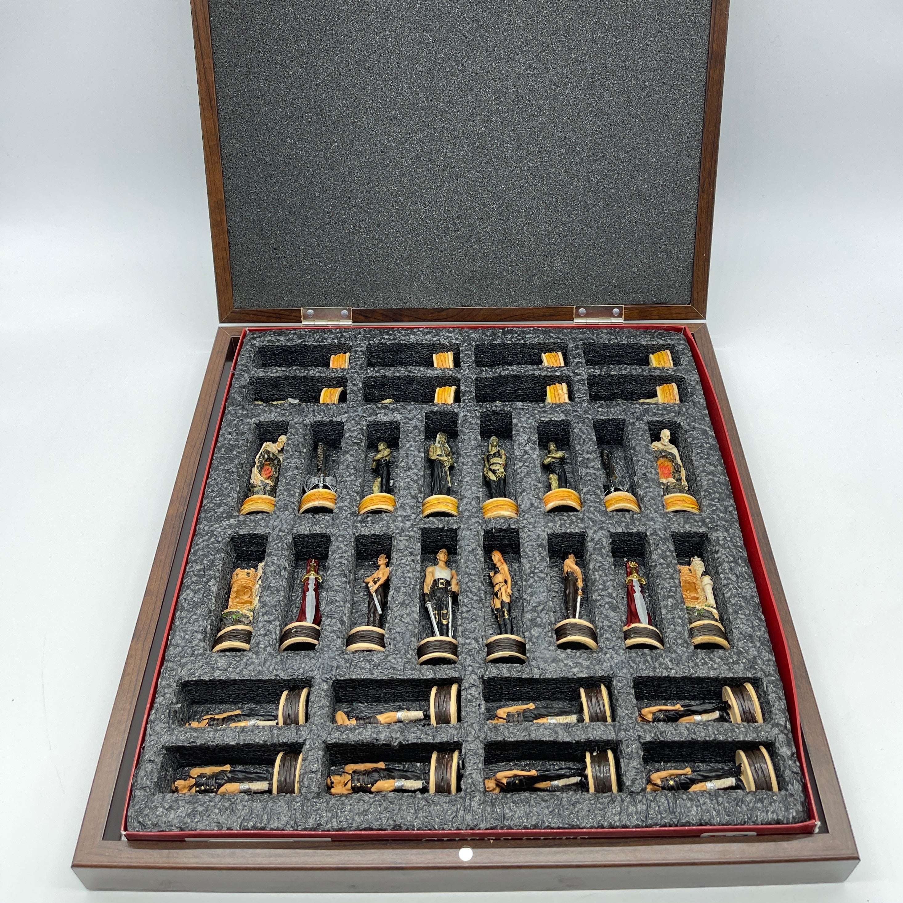 VIP Walnut Patterned Folding Chess Set With Zombies Polyester Chess Pieces