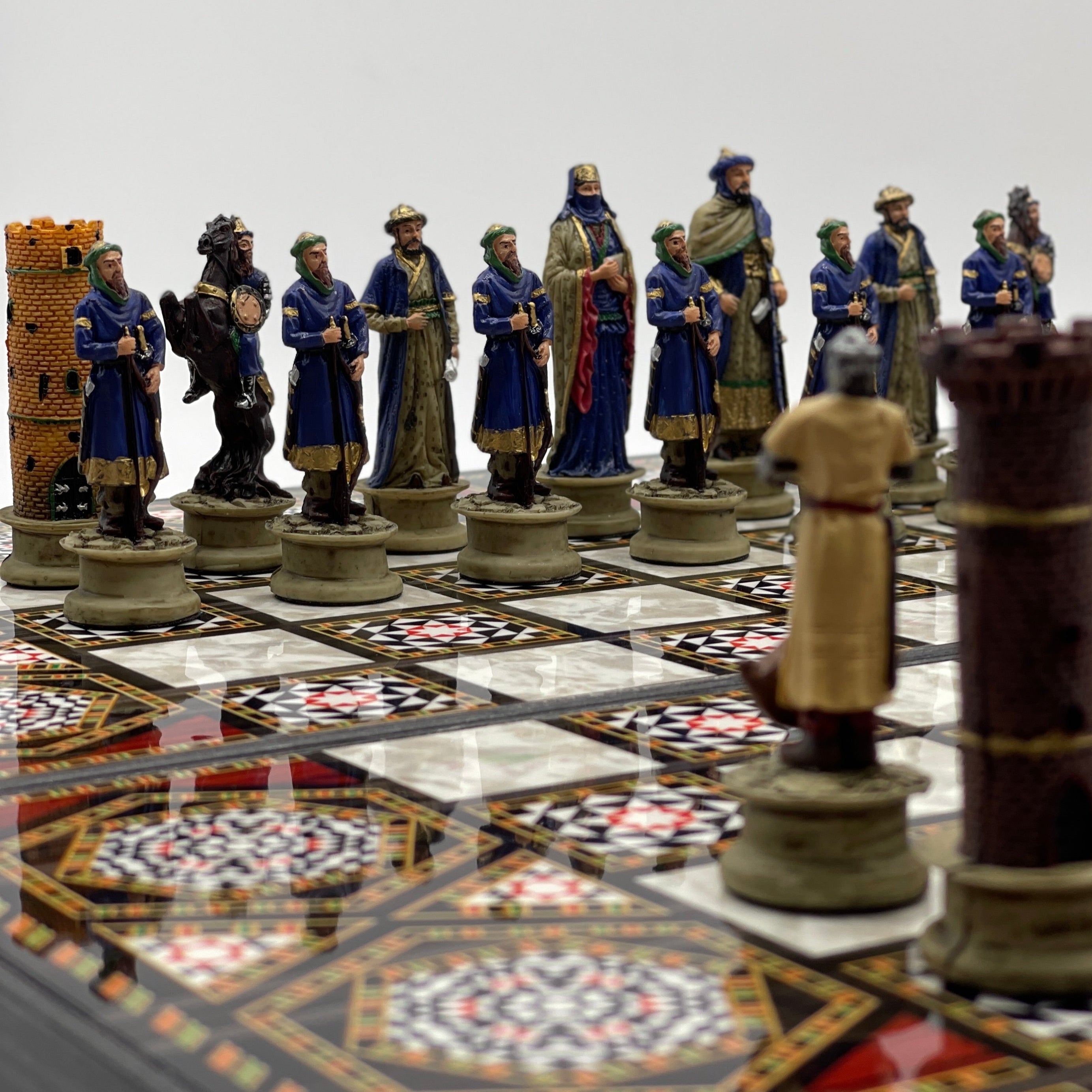 Handmade Mosaic Pattern Backgammon Set With Crusaders Chess Pieces