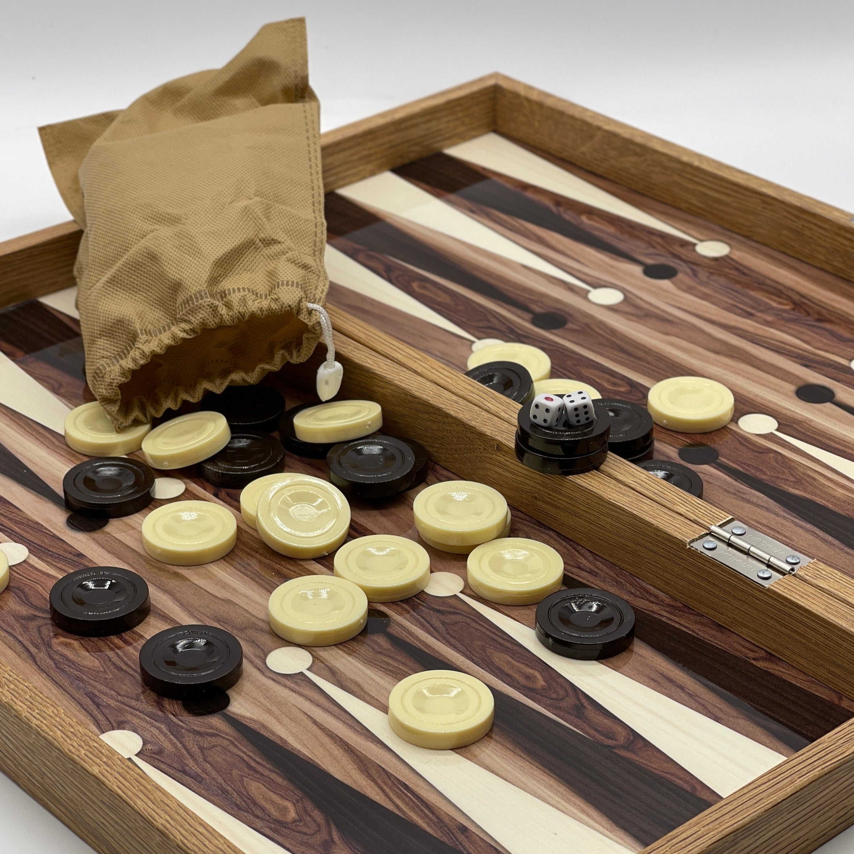 Handmade Brown Pattern Backgammon Set And Polyester Camelot Chess Pieces