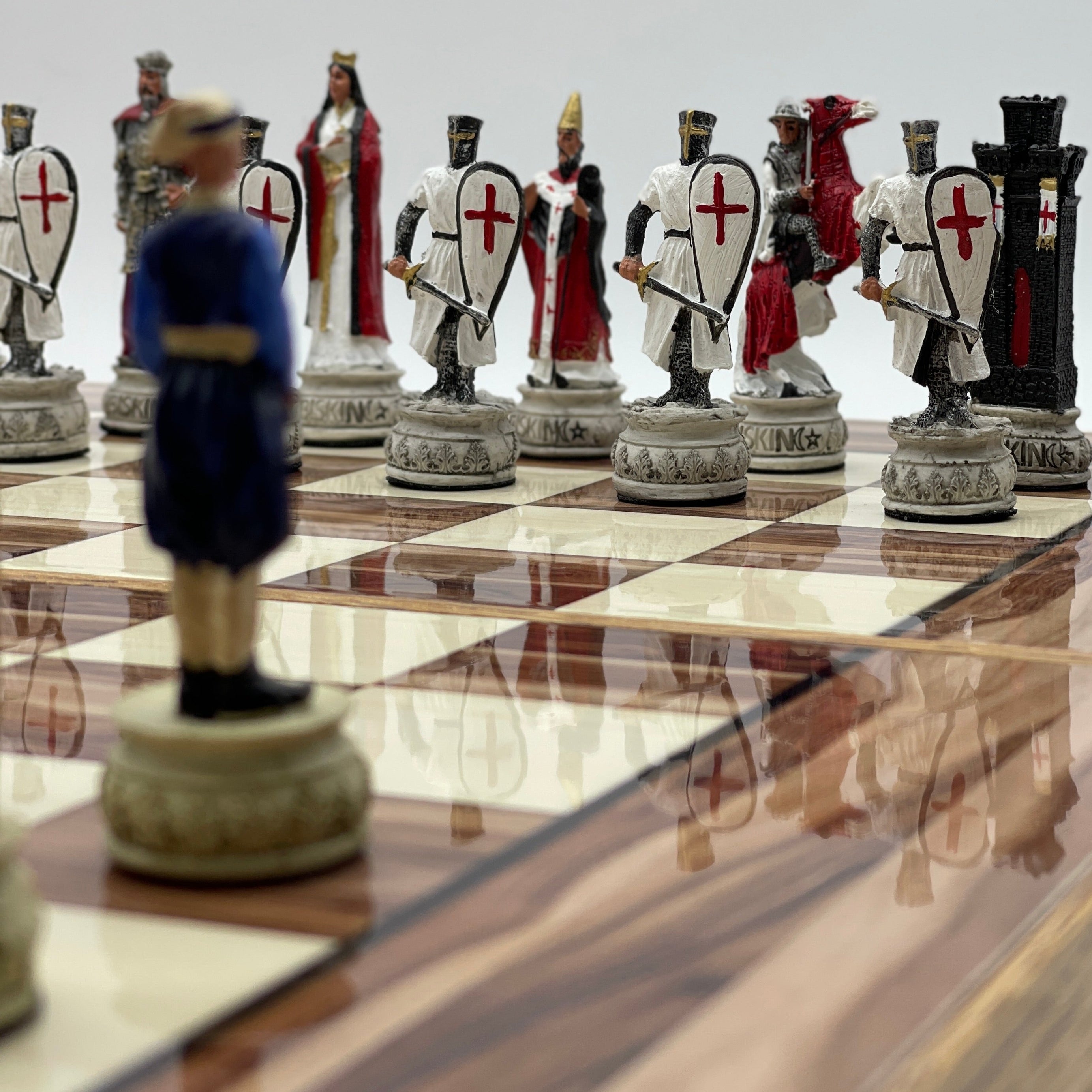 Handmade Brown Pattern Backgammon Set and Polyester Crusaders Chess Pieces