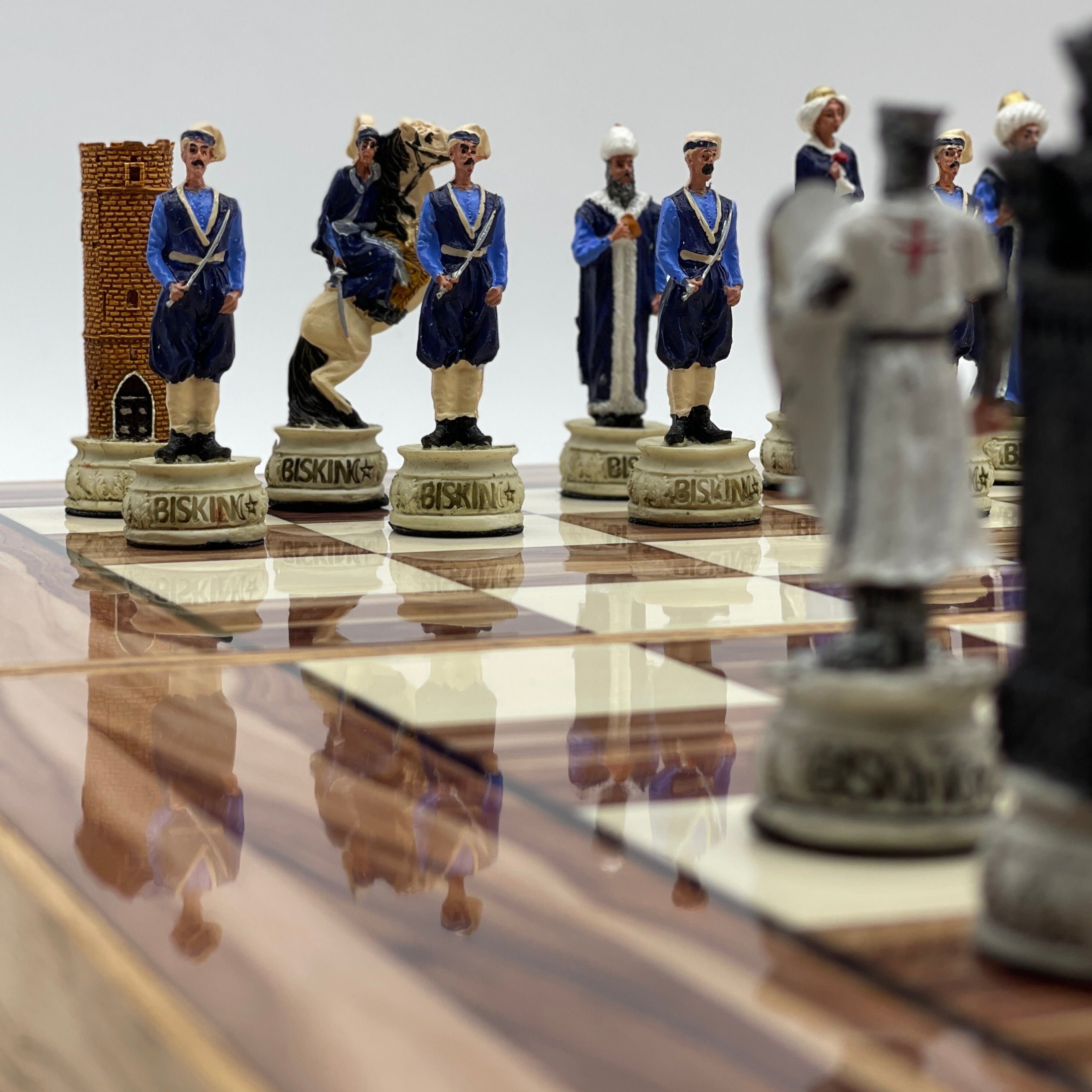 Handmade Brown Pattern Backgammon Set and Polyester Crusaders Chess Pieces