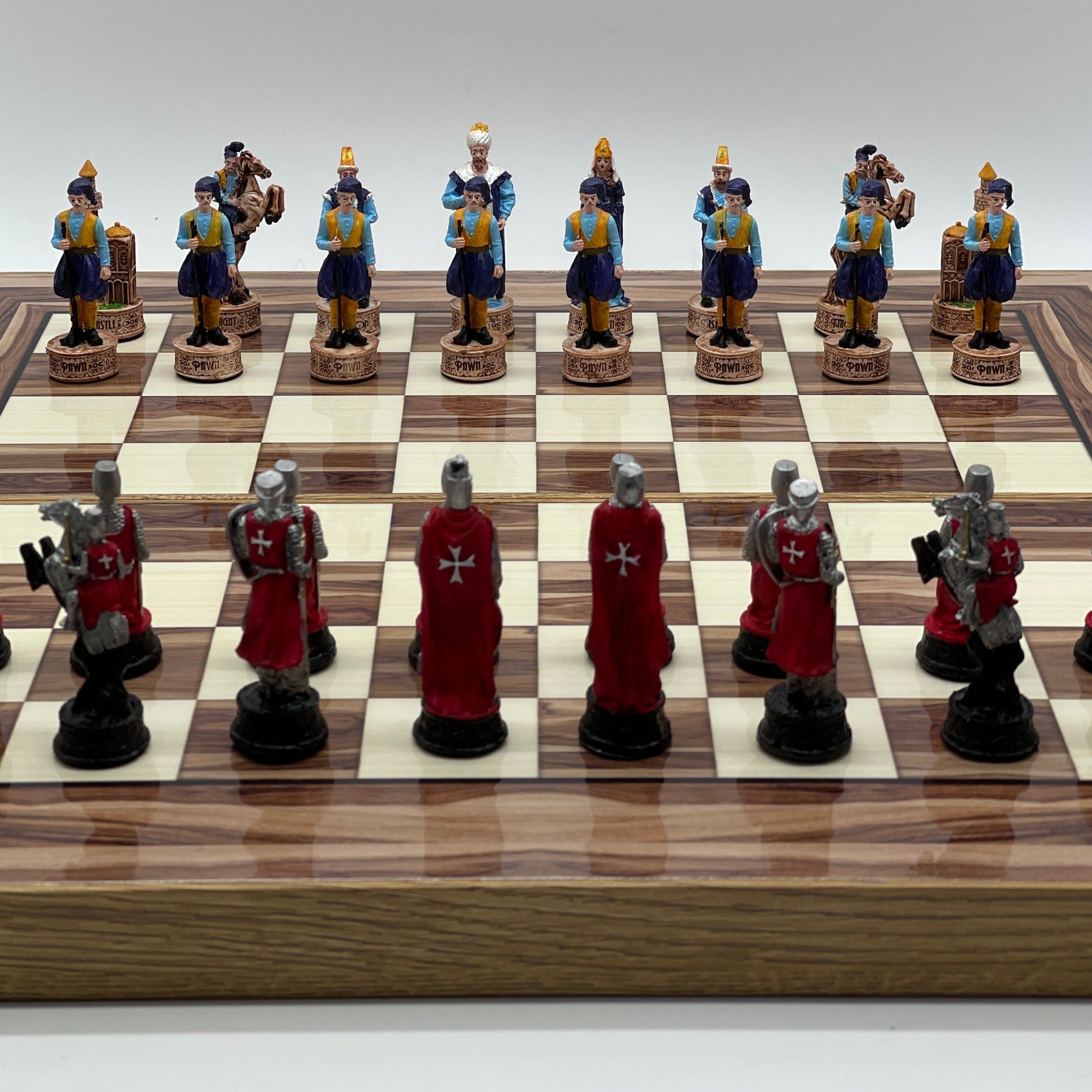 Handmade Brown Pattern Backgammon Set And Polyester Crusaders Chess Pieces