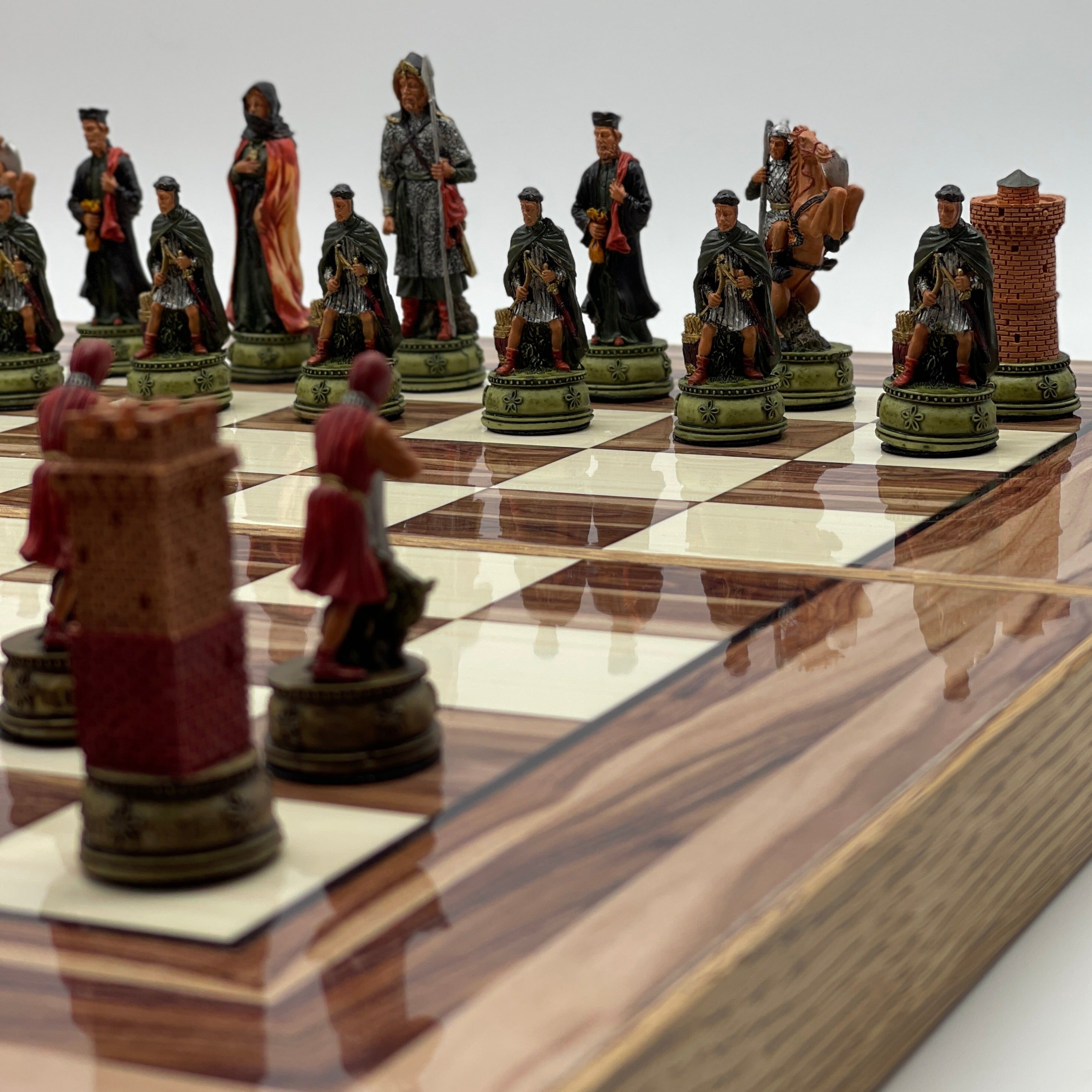 Handmade Brown Pattern Backgammon Set And Polyester Camelot Chess Pieces