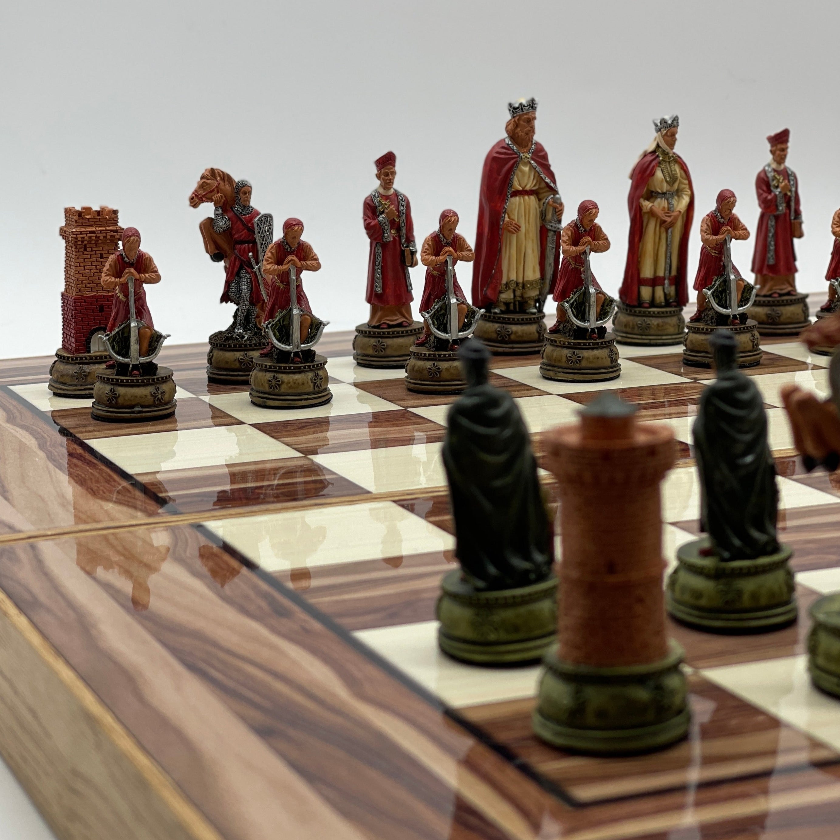 Handmade Brown Pattern Backgammon Set And Polyester Camelot Chess Pieces