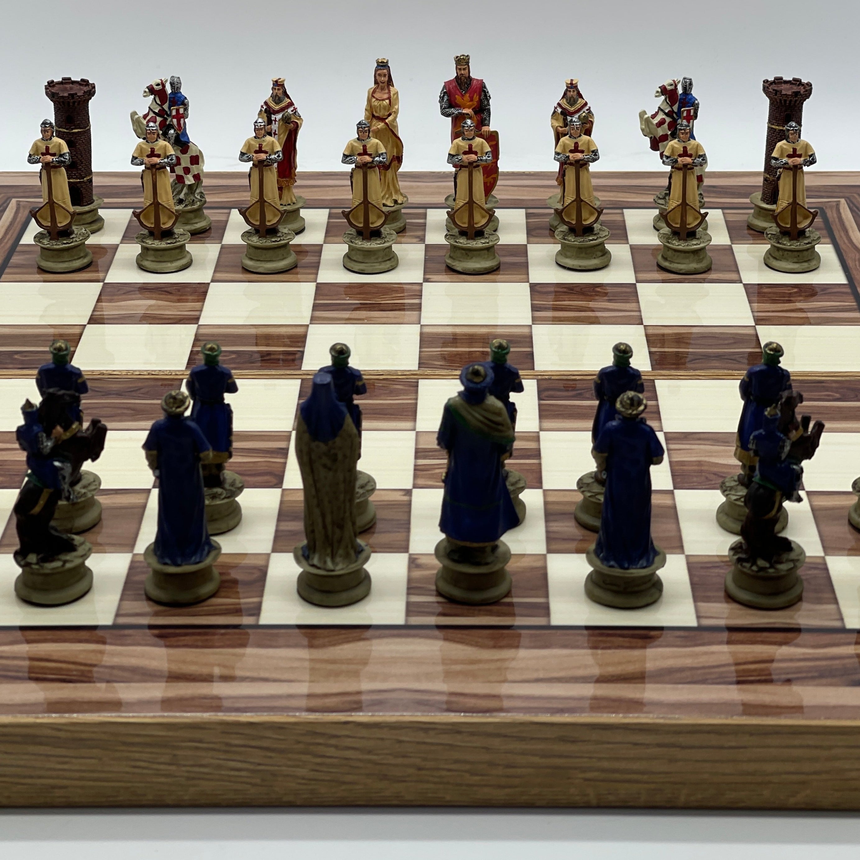 Handmade Brown Pattern Backgammon Set And Polyester Crusaders Chess Pieces