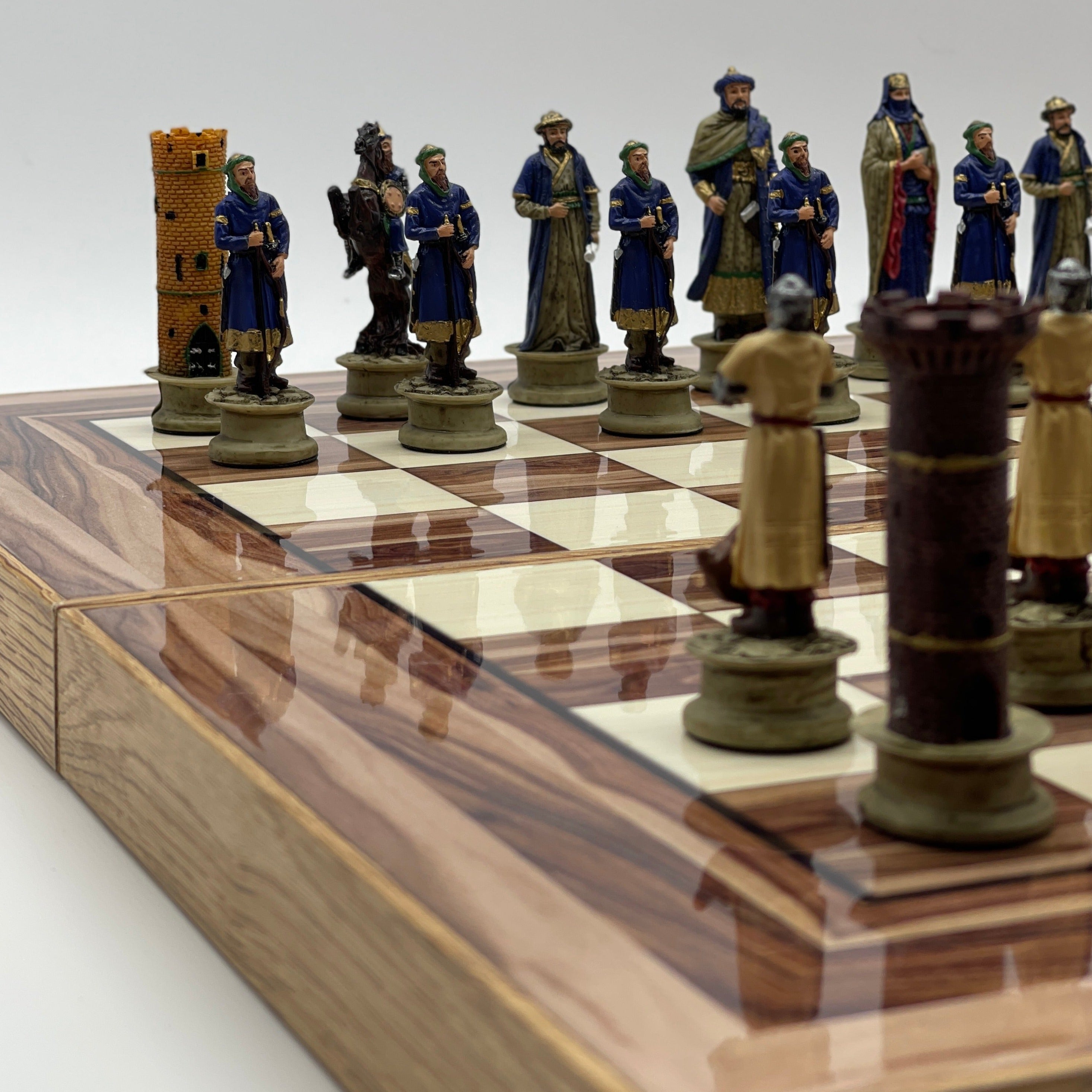 Handmade Brown Pattern Backgammon Set And Polyester Crusaders Chess Pieces