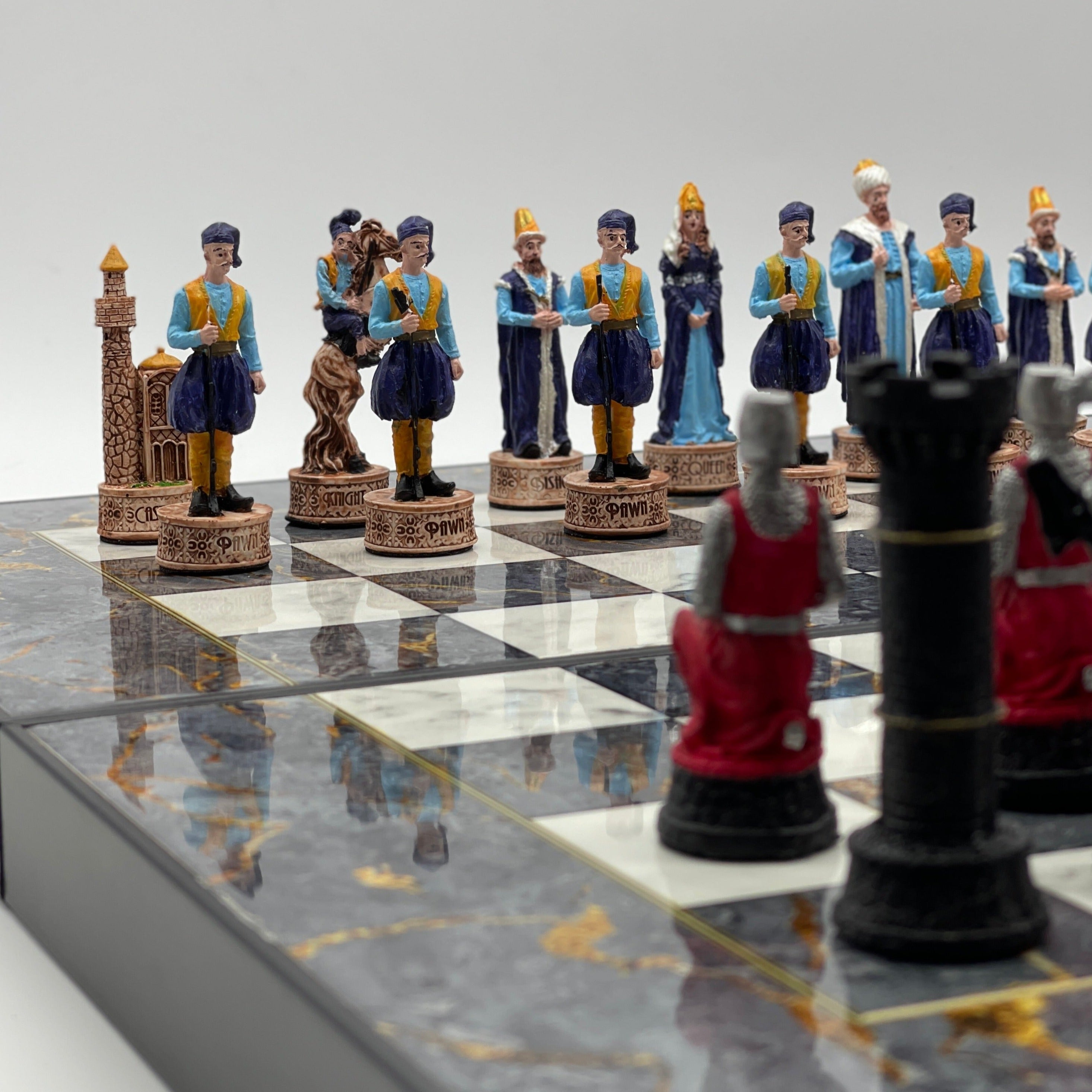 Handmade Gray Pattern Backgammon Set With Polyester Crusaders Chess Pieces