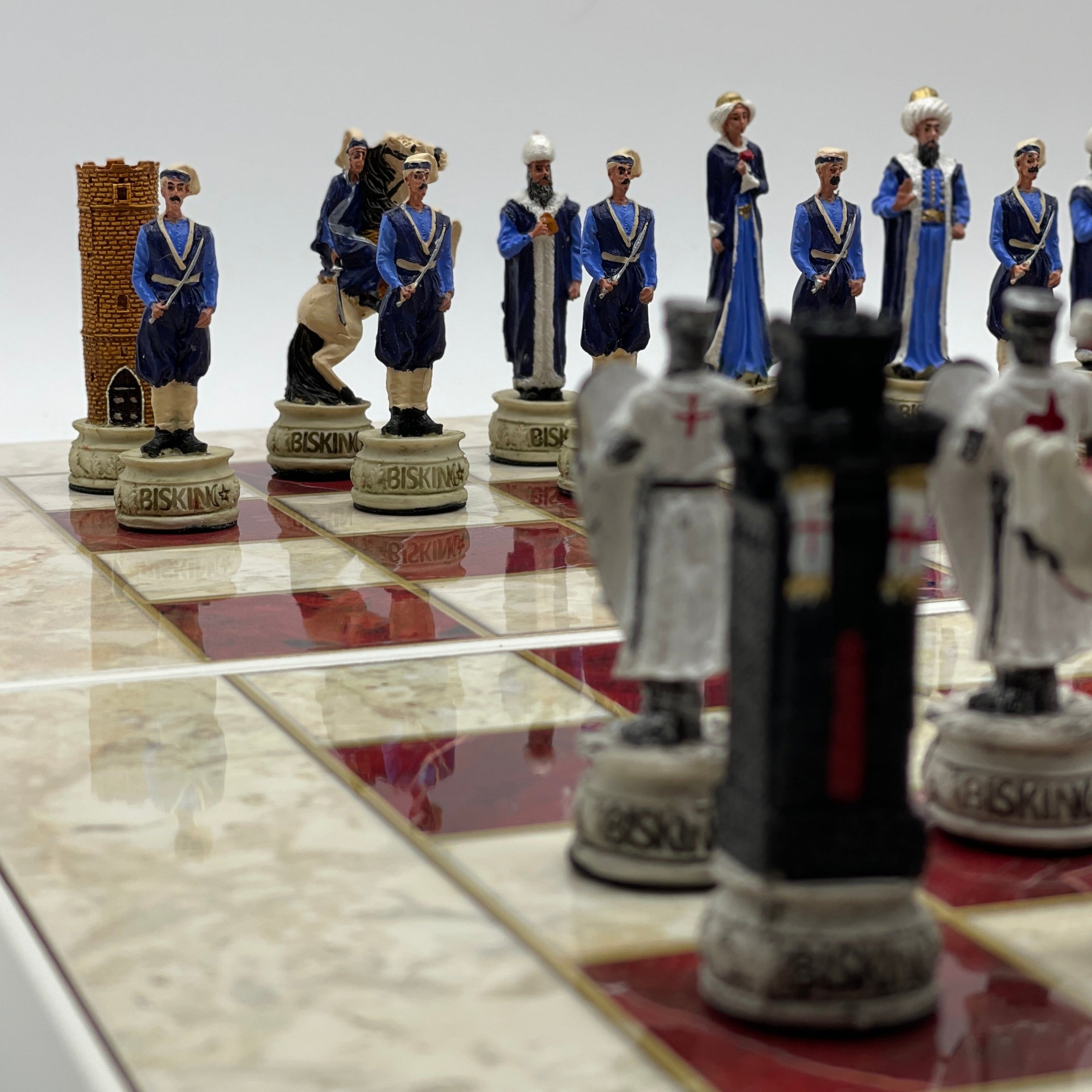 Handmade Red Pattern Backgammon Set With Crusaders Chess Pieces