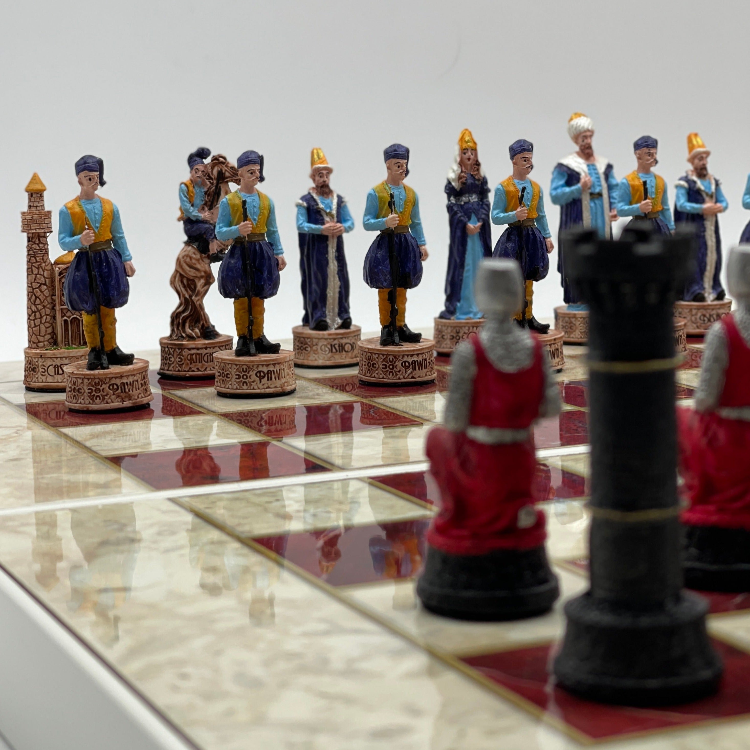 Handmade Red Pattern Backgammon Set With Crusaders Chess Pieces