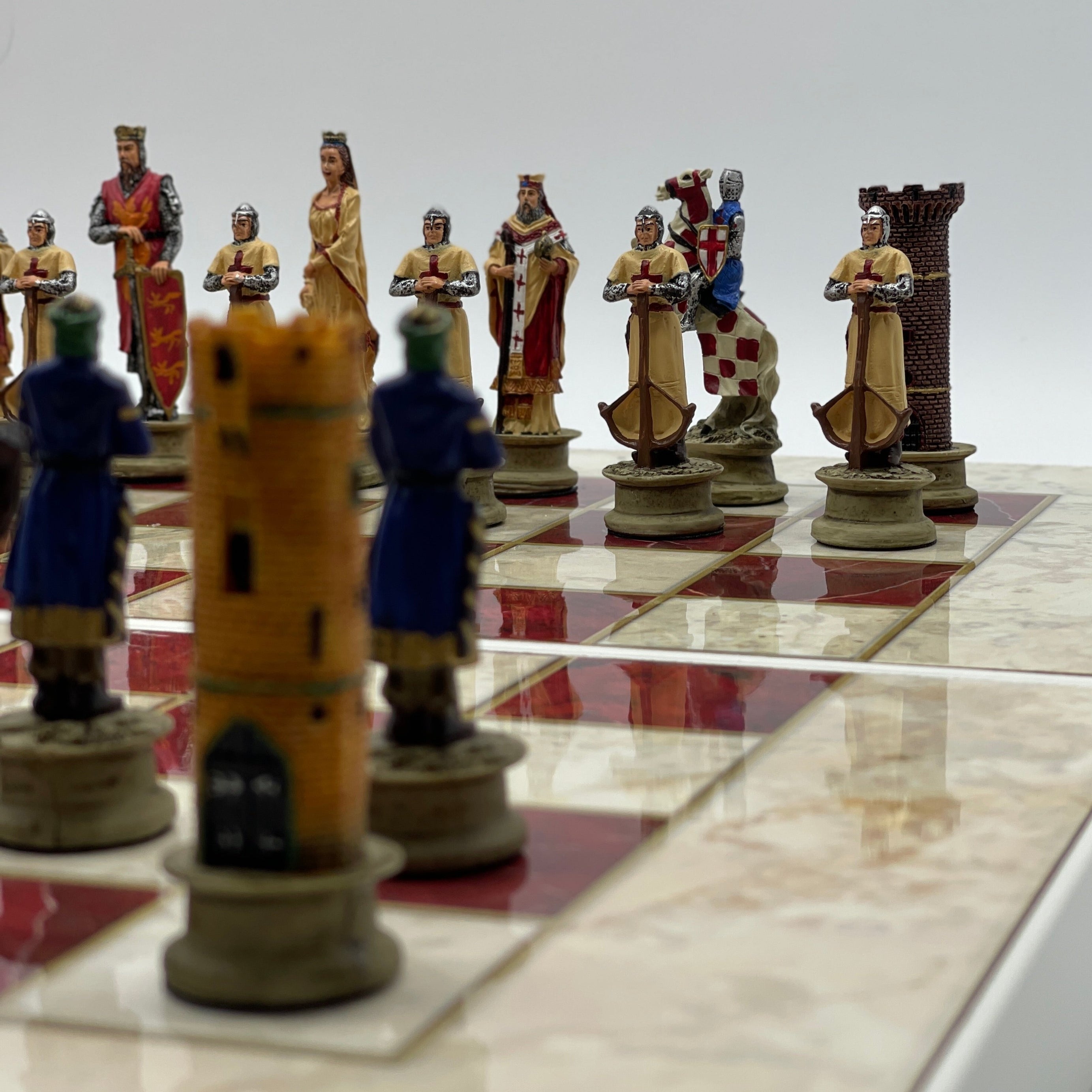 Handmade Red Pattern Backgammon Set With Crusaders Chess Pieces