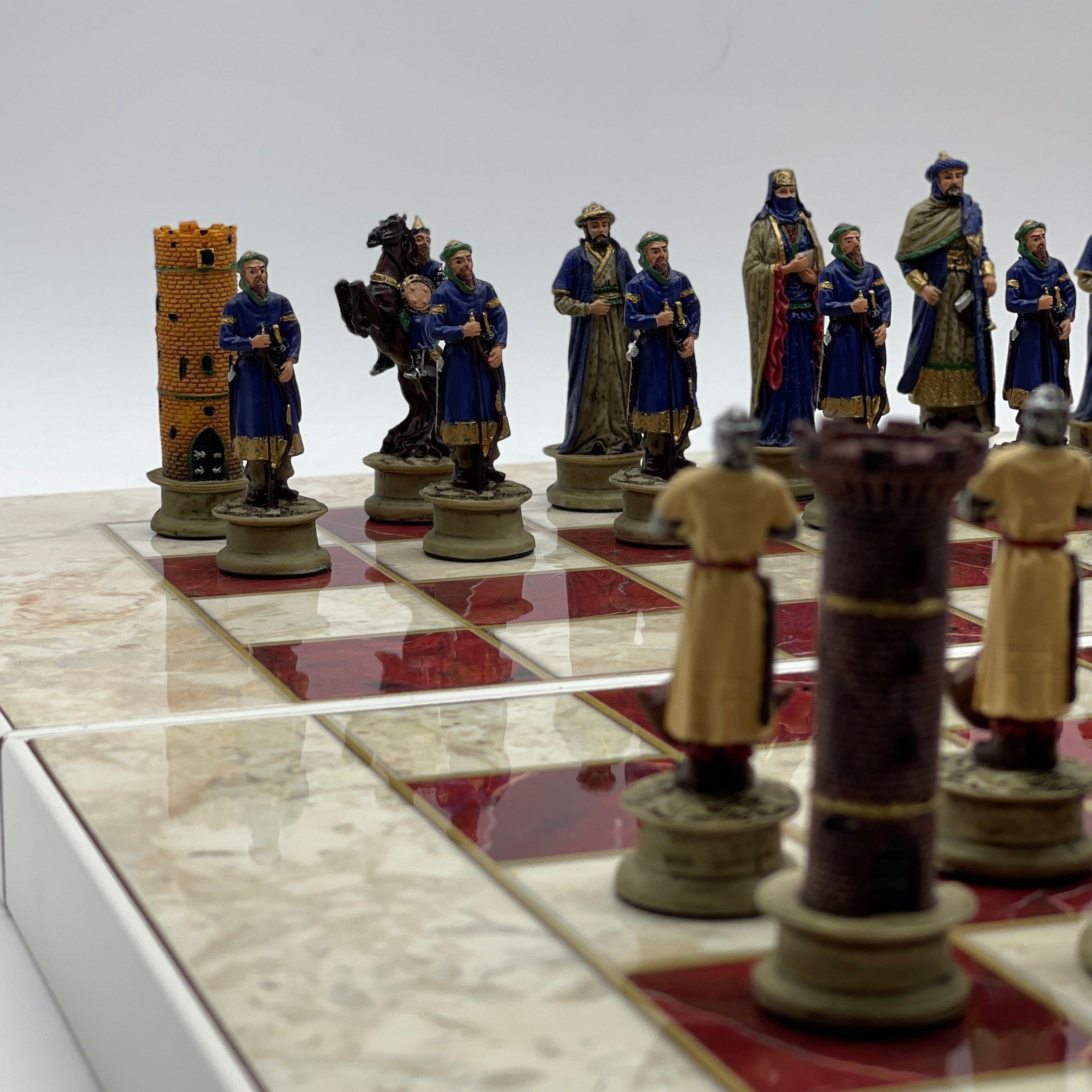 Handmade Red Pattern Backgammon Set With Crusaders Chess Pieces