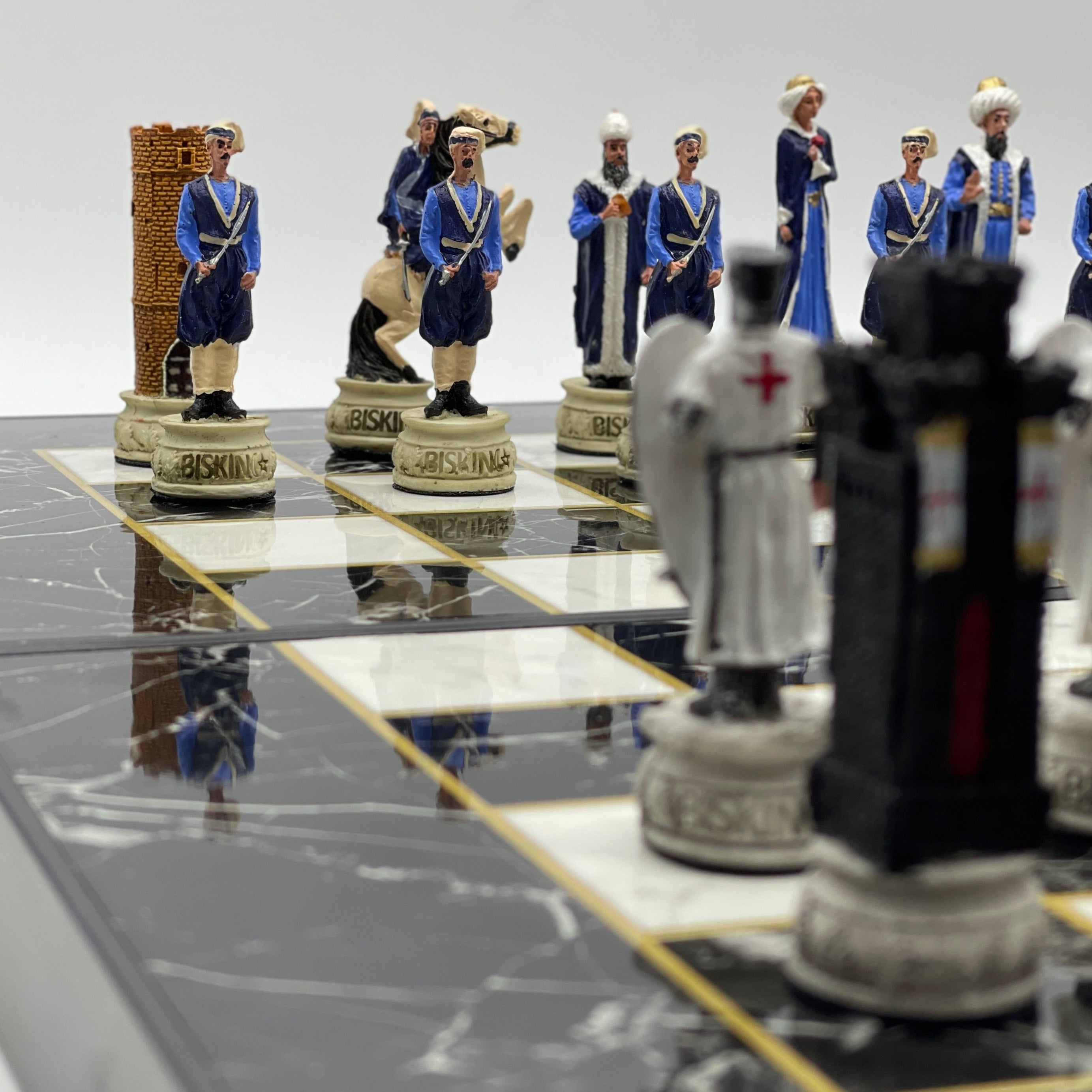 Handmade Black Marble Pattern Backgammon Set With Crusaders Chess Pieces