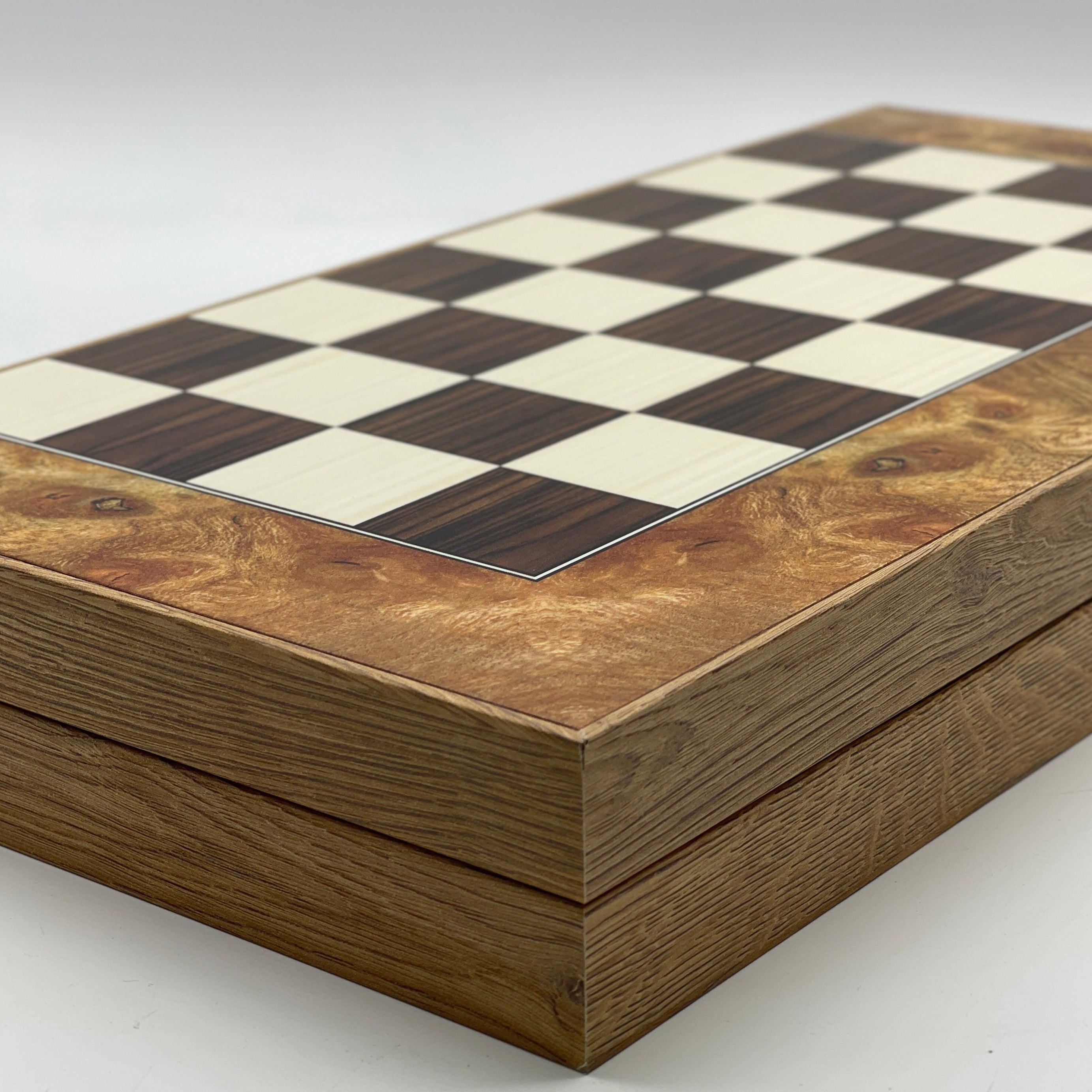 Handmade Walnut Pattern Backgammon Set With Polyester Crusaders Chess Pieces