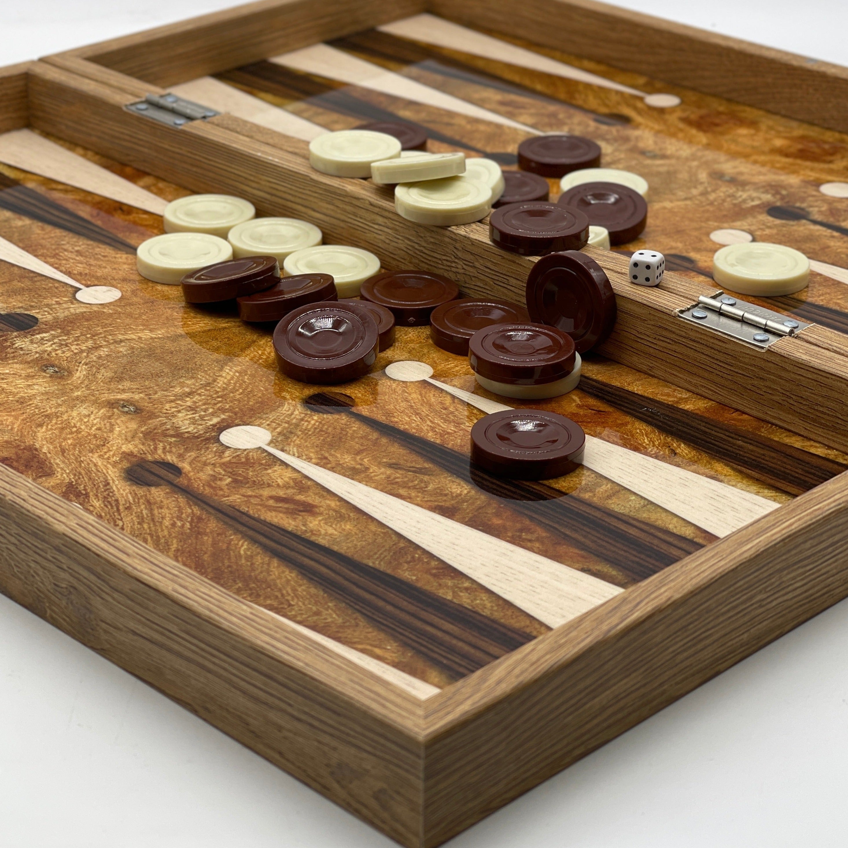 Handmade Walnut Pattern Backgammon Set with Polyester Crusaders Chess Pieces