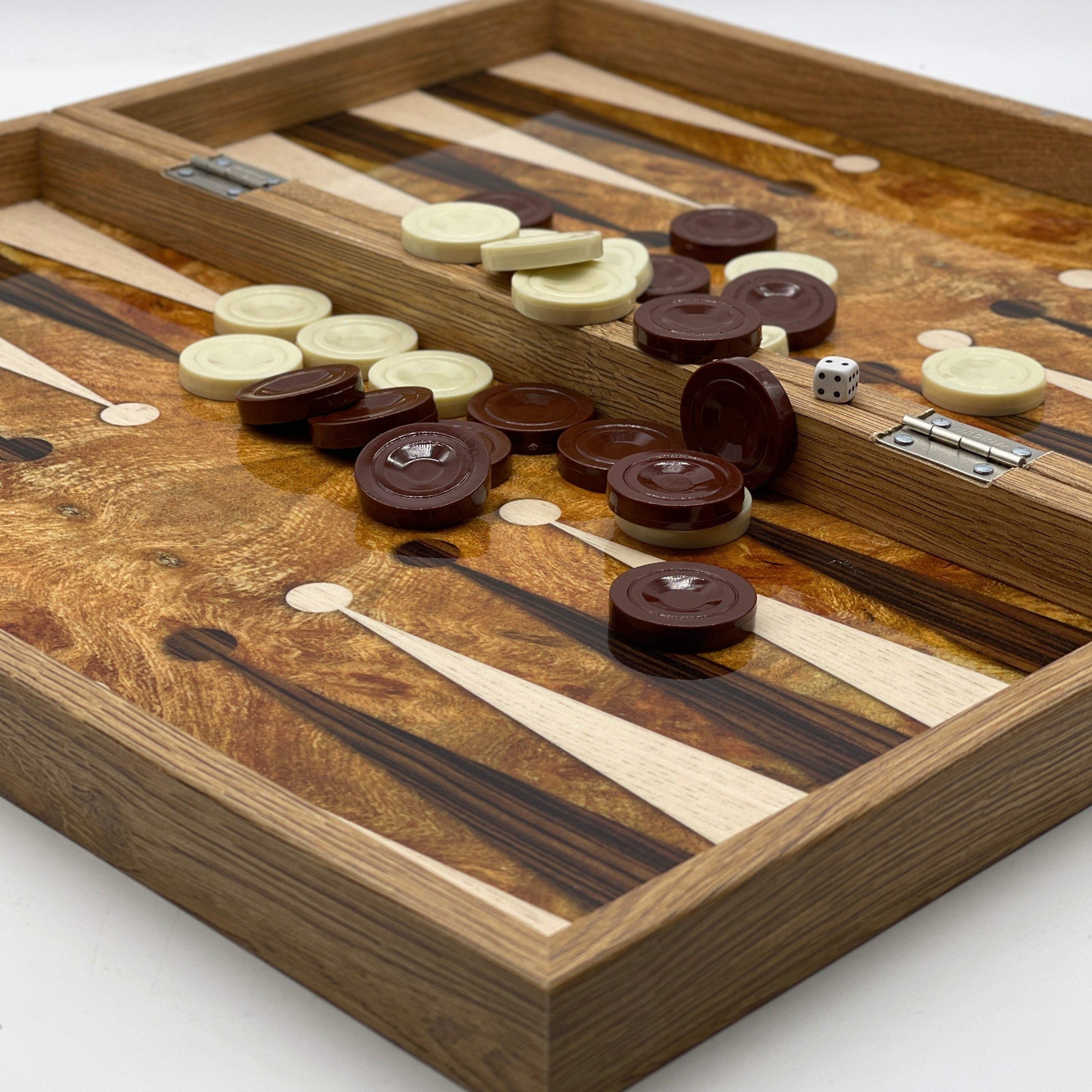 Handmade Walnut Pattern Backgammon Set With Polyester Crusaders Chess Pieces