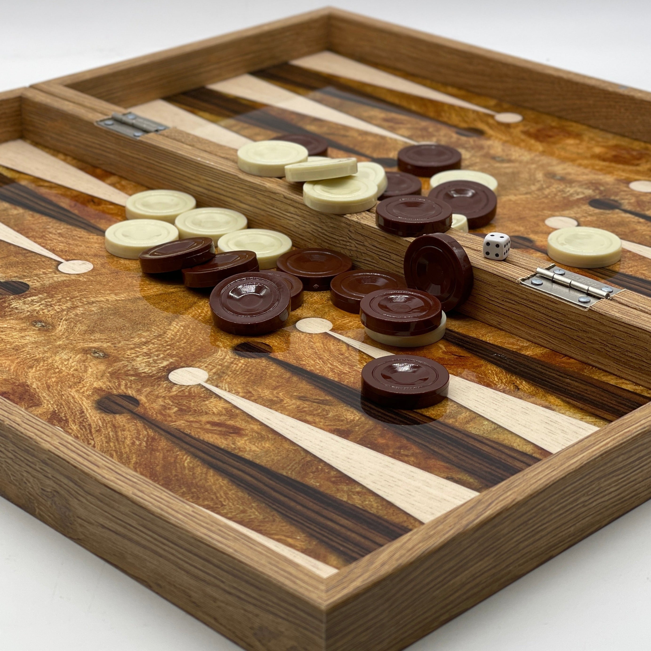 Handmade Walnut Pattern Backgammon Set With Polyester Egyptian Chess Pieces