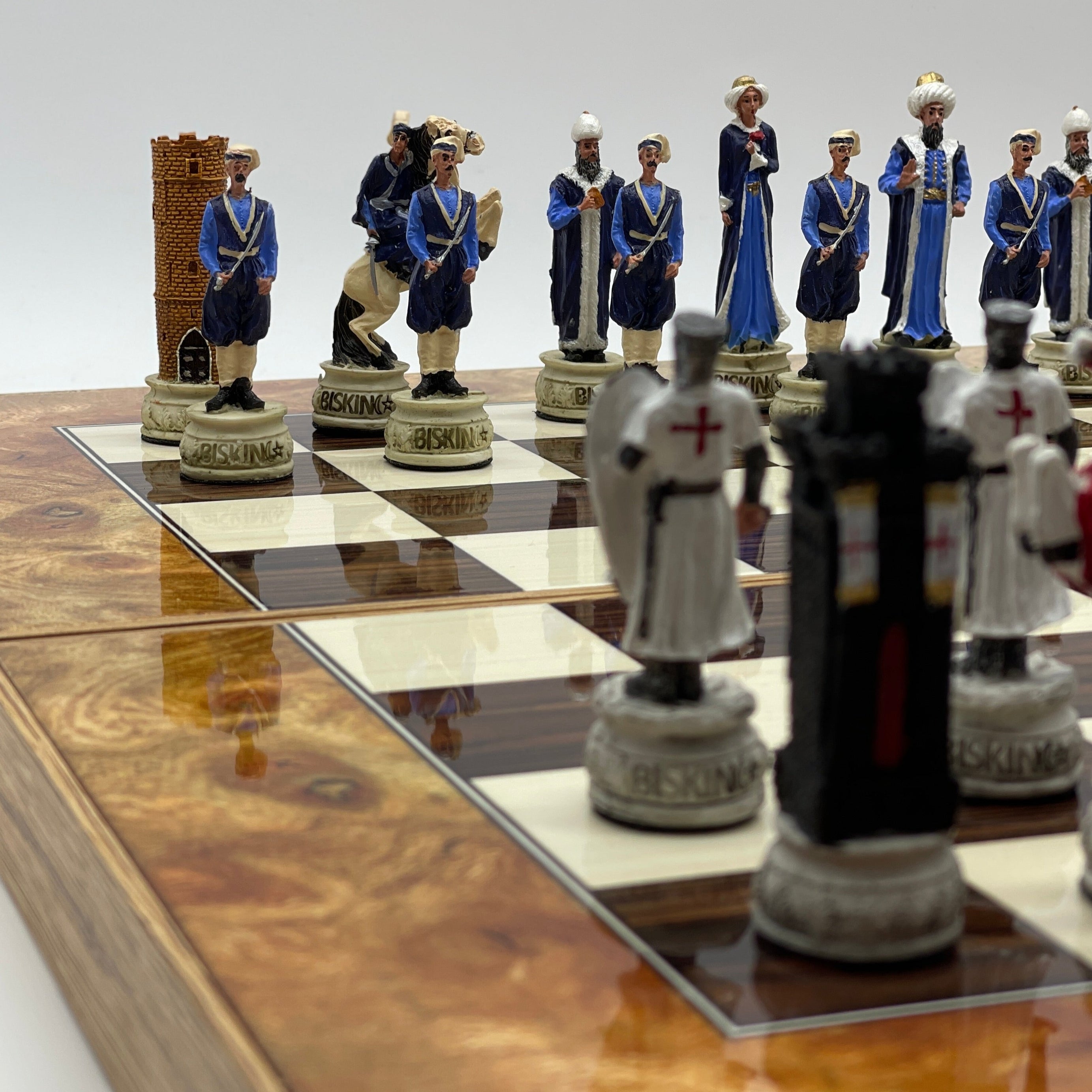 Handmade Walnut Pattern Backgammon Set with Polyester Crusaders Chess Pieces