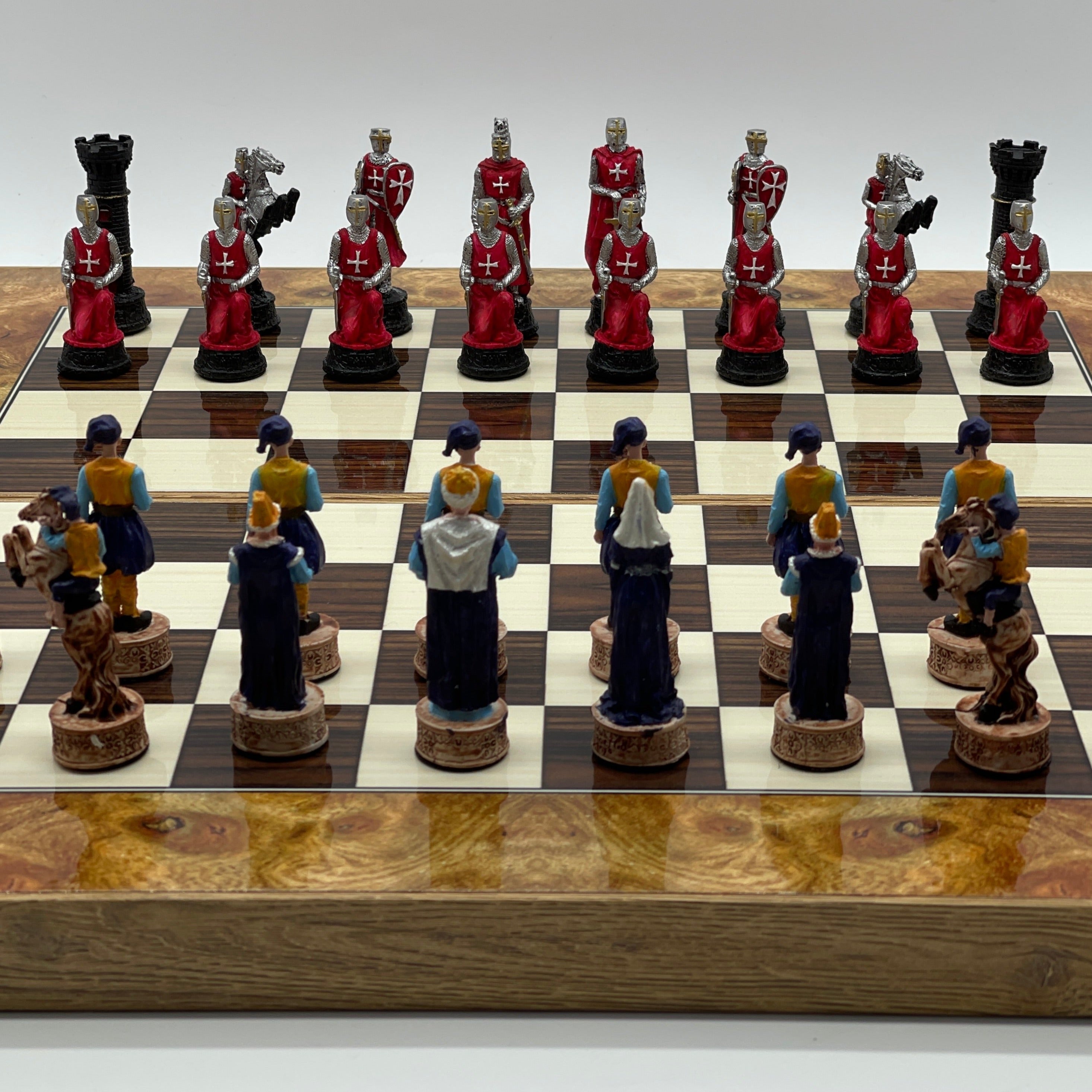 Handmade Walnut Pattern Backgammon Set With Polyester Crusaders Chess Pieces