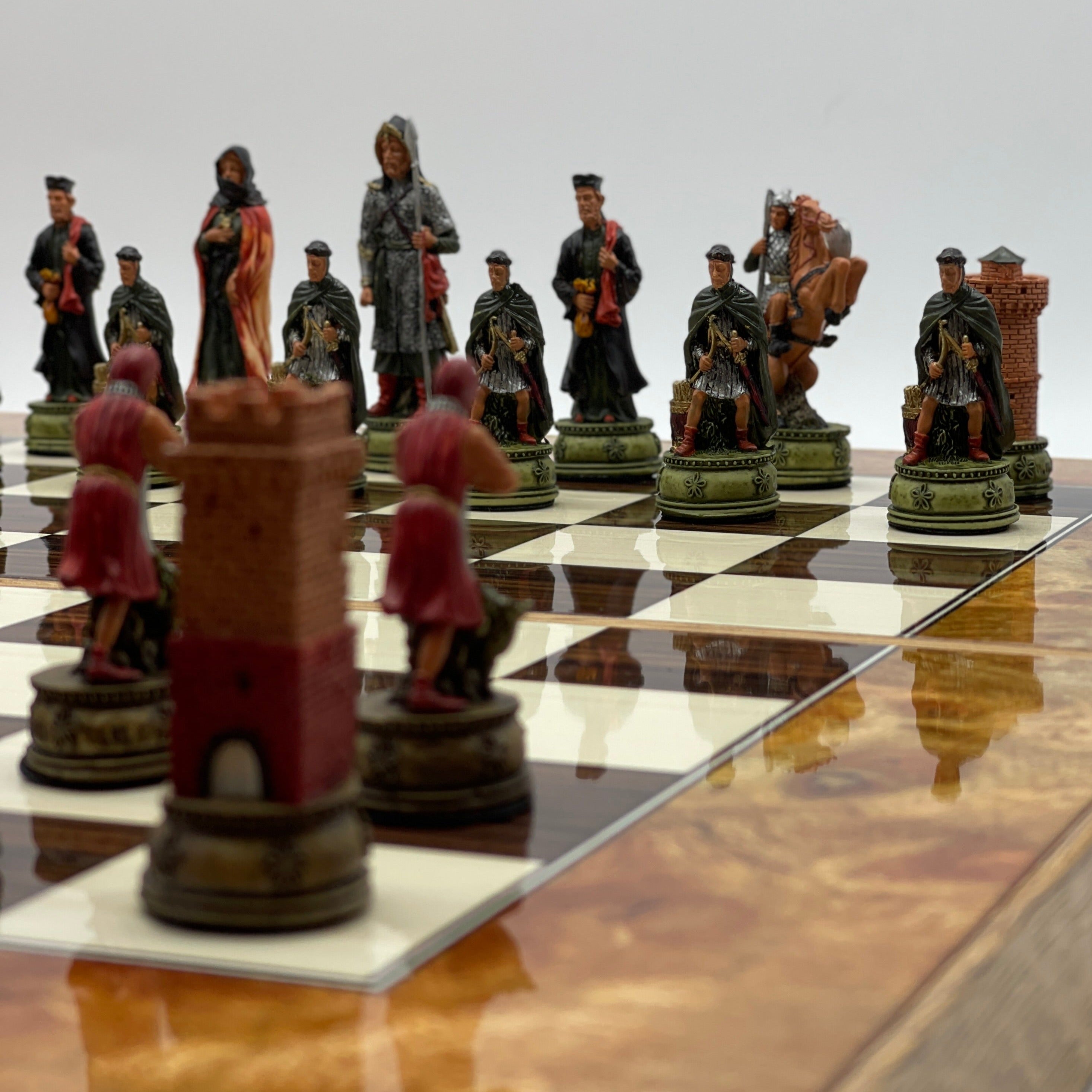 Handmade Brown Pattern Backgammon Set And Polyester Camelot Chess Pieces