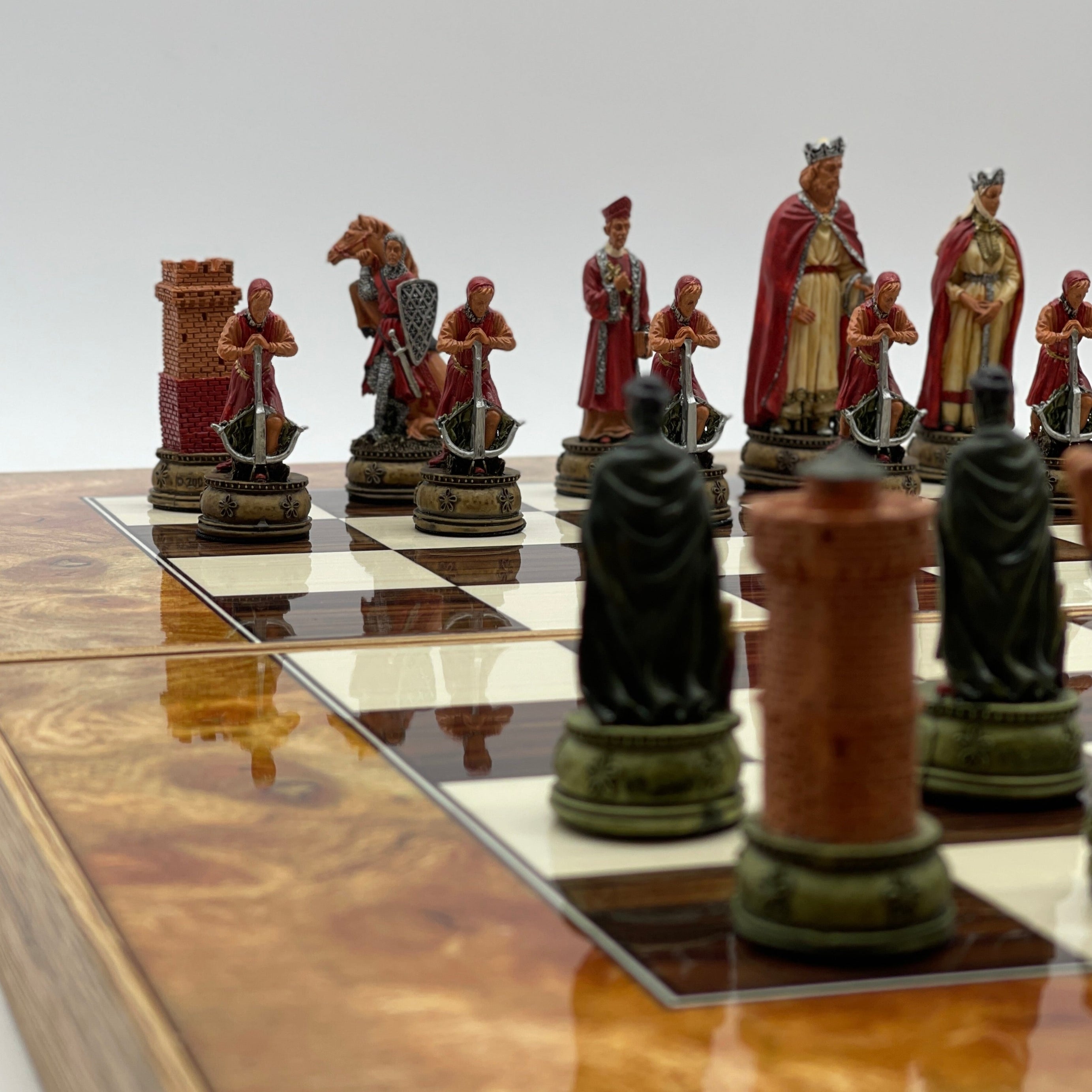 Handmade Brown Pattern Backgammon Set And Polyester Camelot Chess Pieces