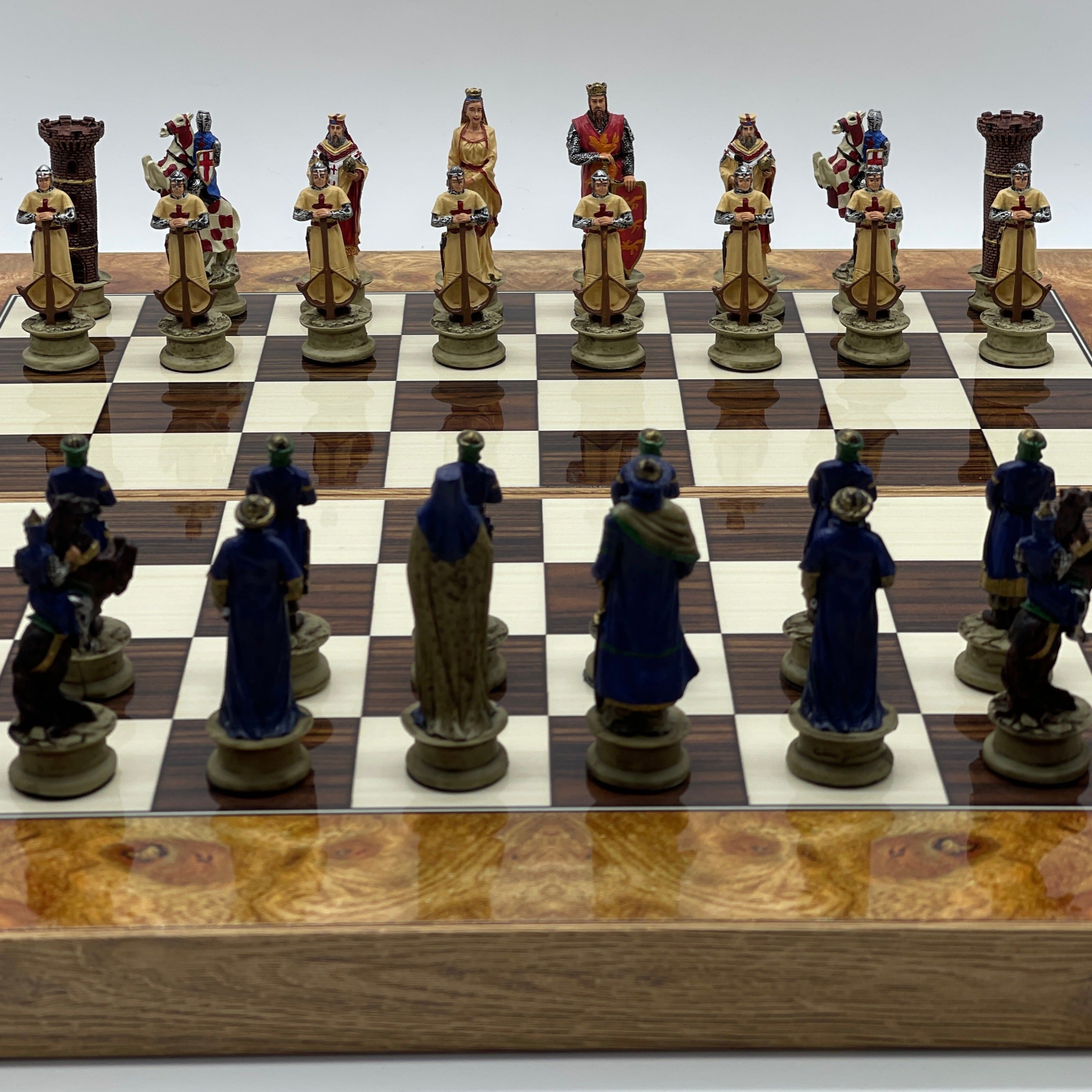 Handmade Walnut Pattern Backgammon Set with Polyester Crusaders Chess Pieces