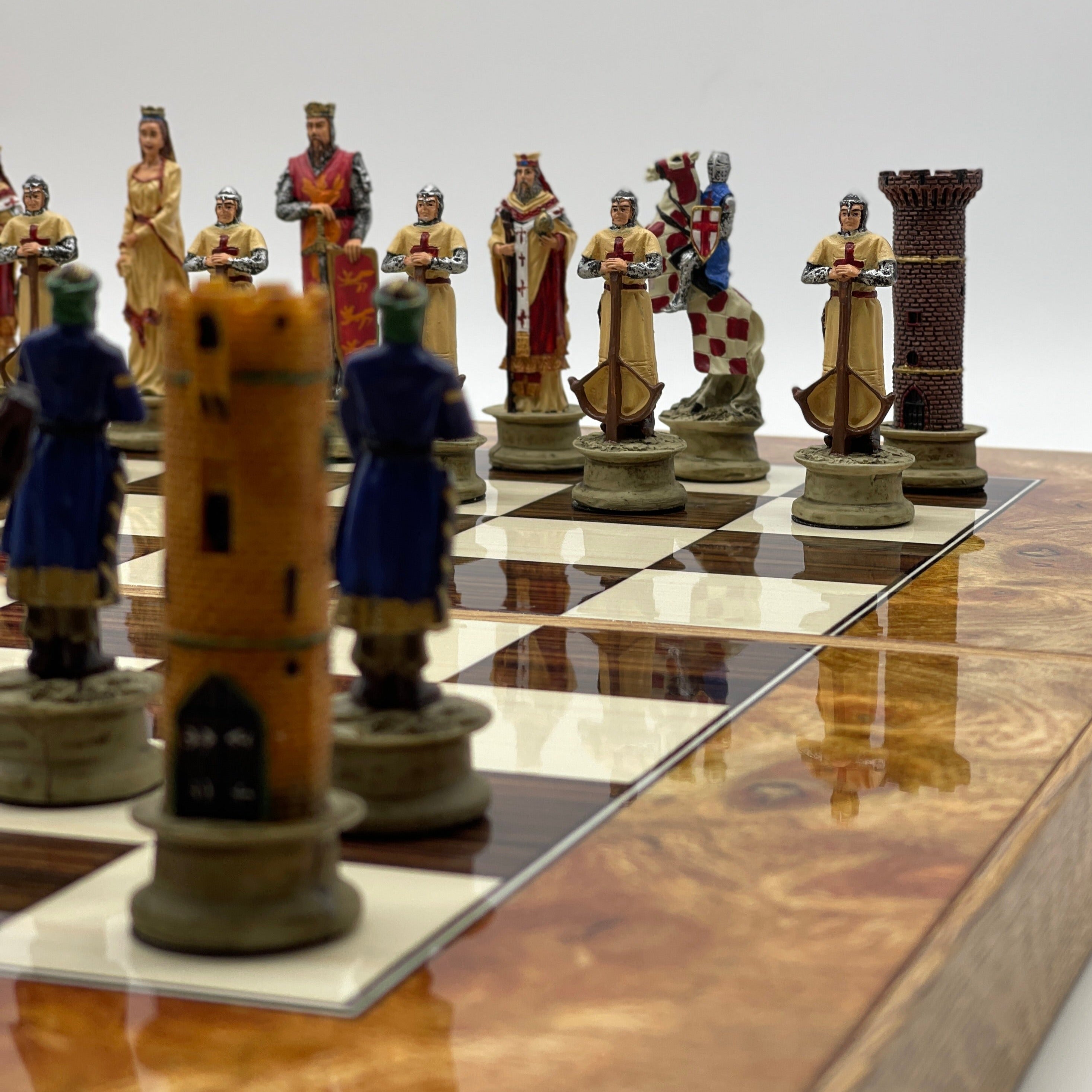 Handmade Walnut Pattern Backgammon Set with Polyester Crusaders Chess Pieces