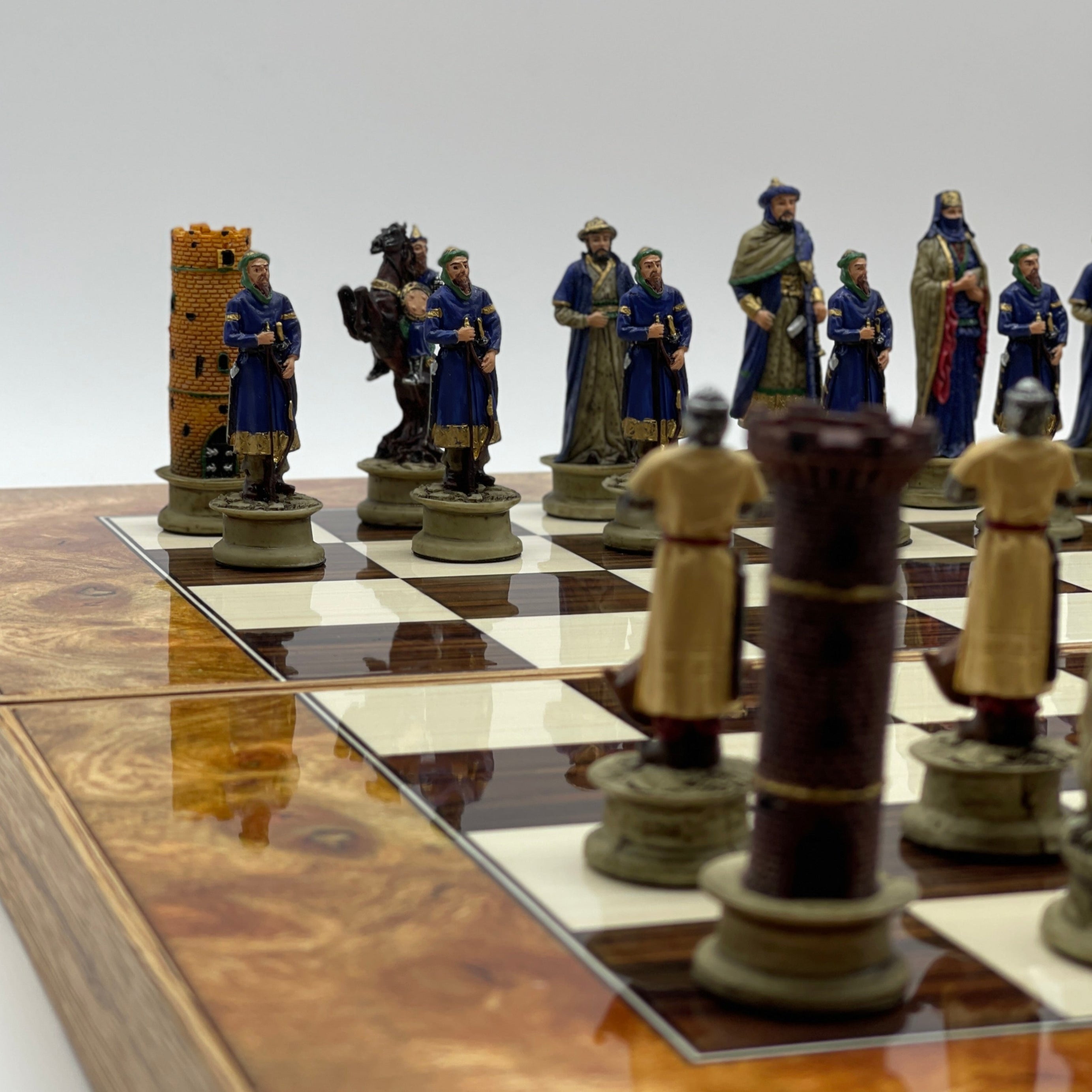 Handmade Walnut Pattern Backgammon Set with Polyester Crusaders Chess Pieces