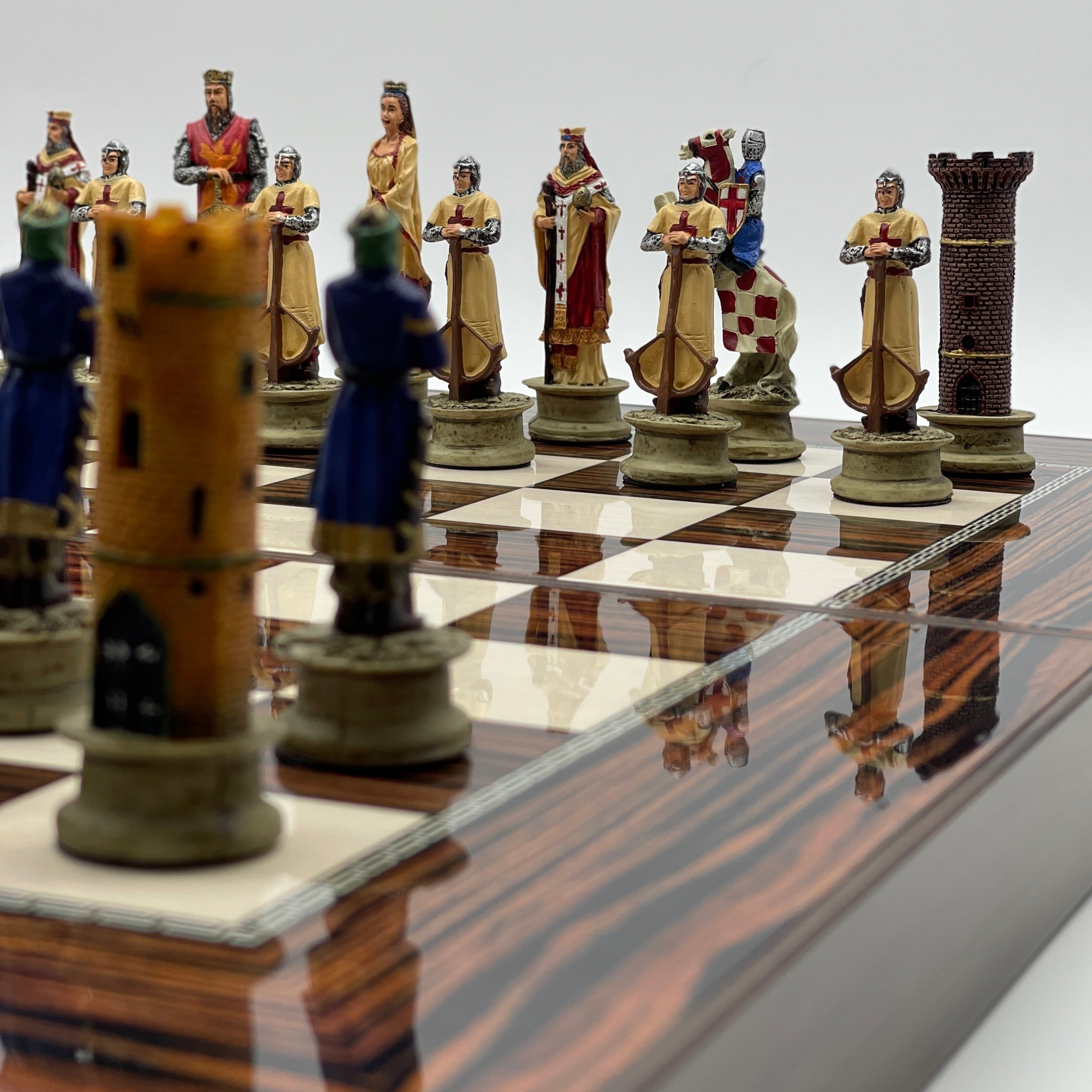 Handmade Dark Brown Pattern Backgammon Set With Crusaders Chess Pieces