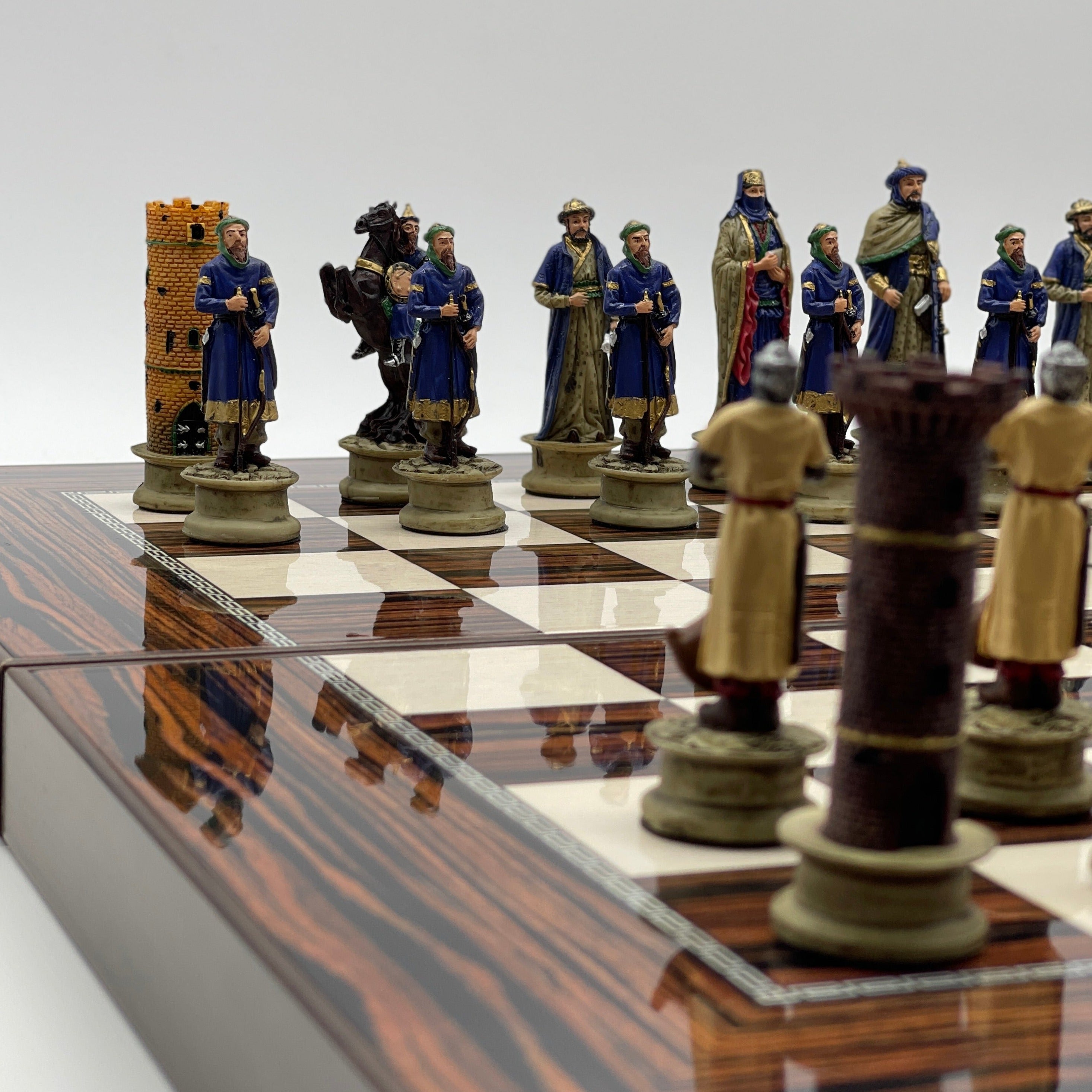 Handmade Dark Brown Pattern Backgammon Set With Crusaders Chess Pieces