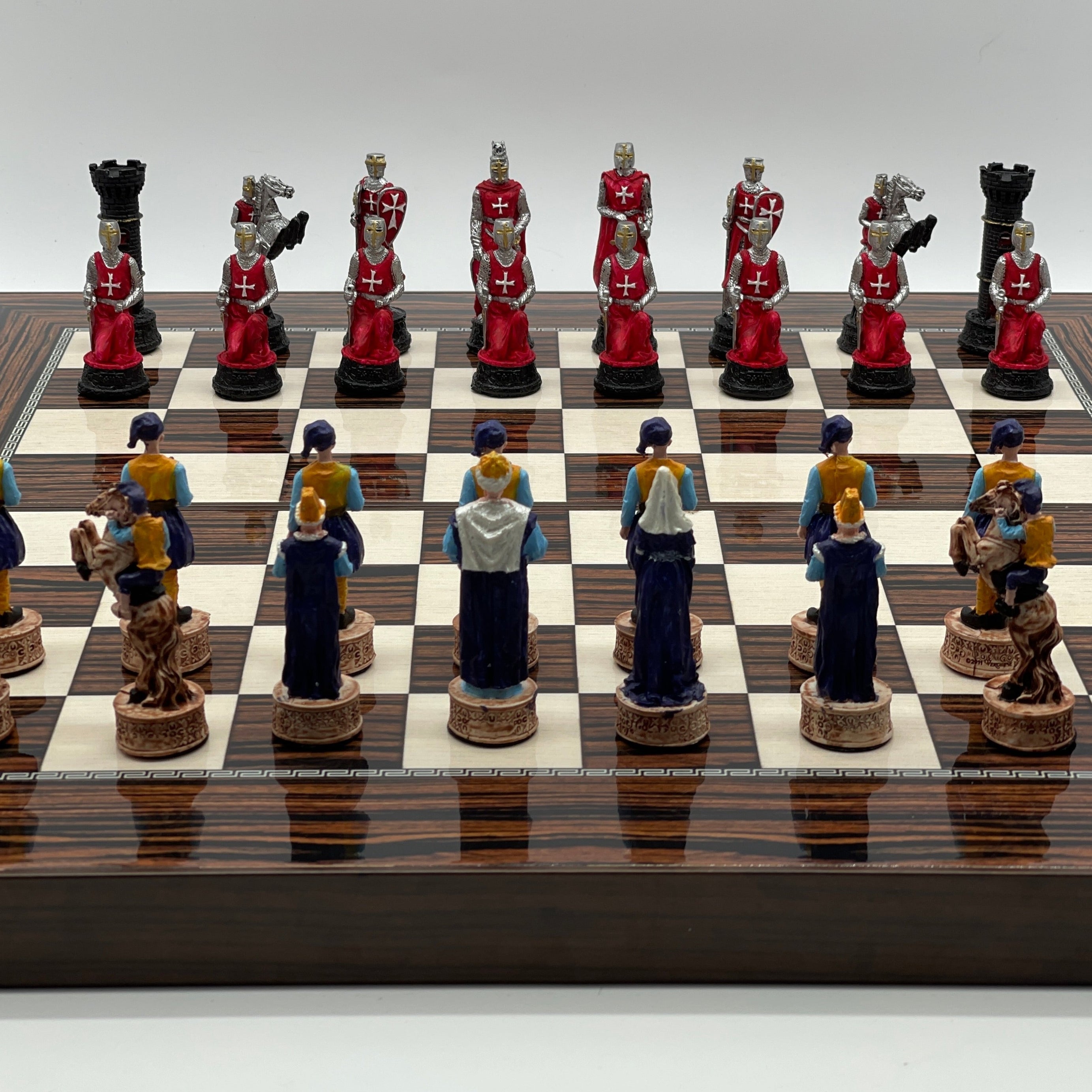 Handmade Dark Brown Pattern Backgammon Set With Crusaders Chess Pieces