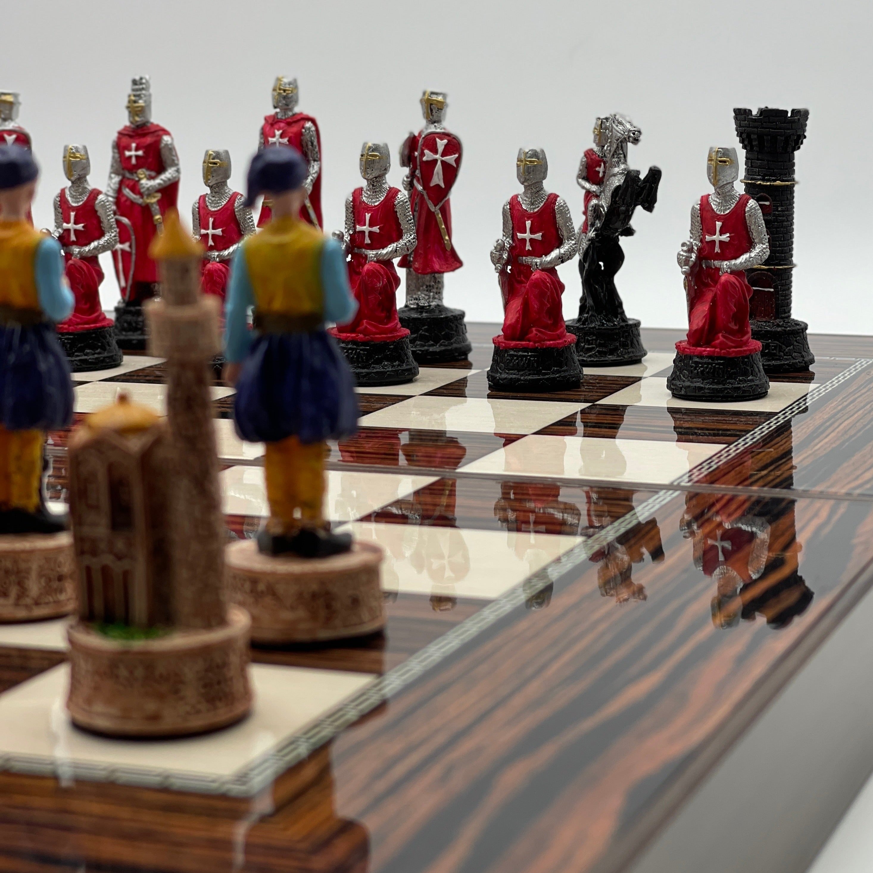 Handmade Dark Brown Pattern Backgammon Set With Crusaders Chess Pieces