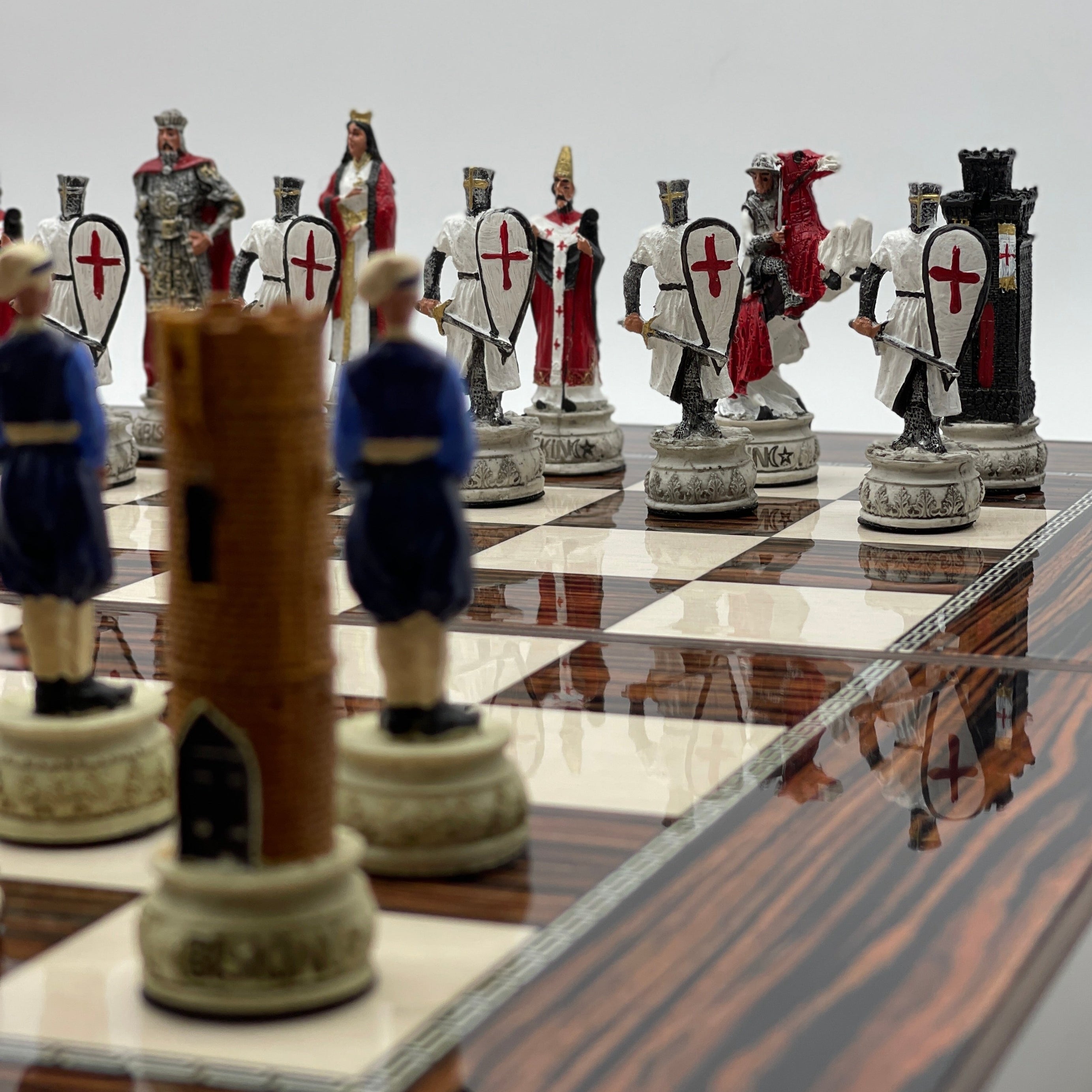 Handmade Dark Brown Pattern Backgammon Set With Crusaders Chess Pieces