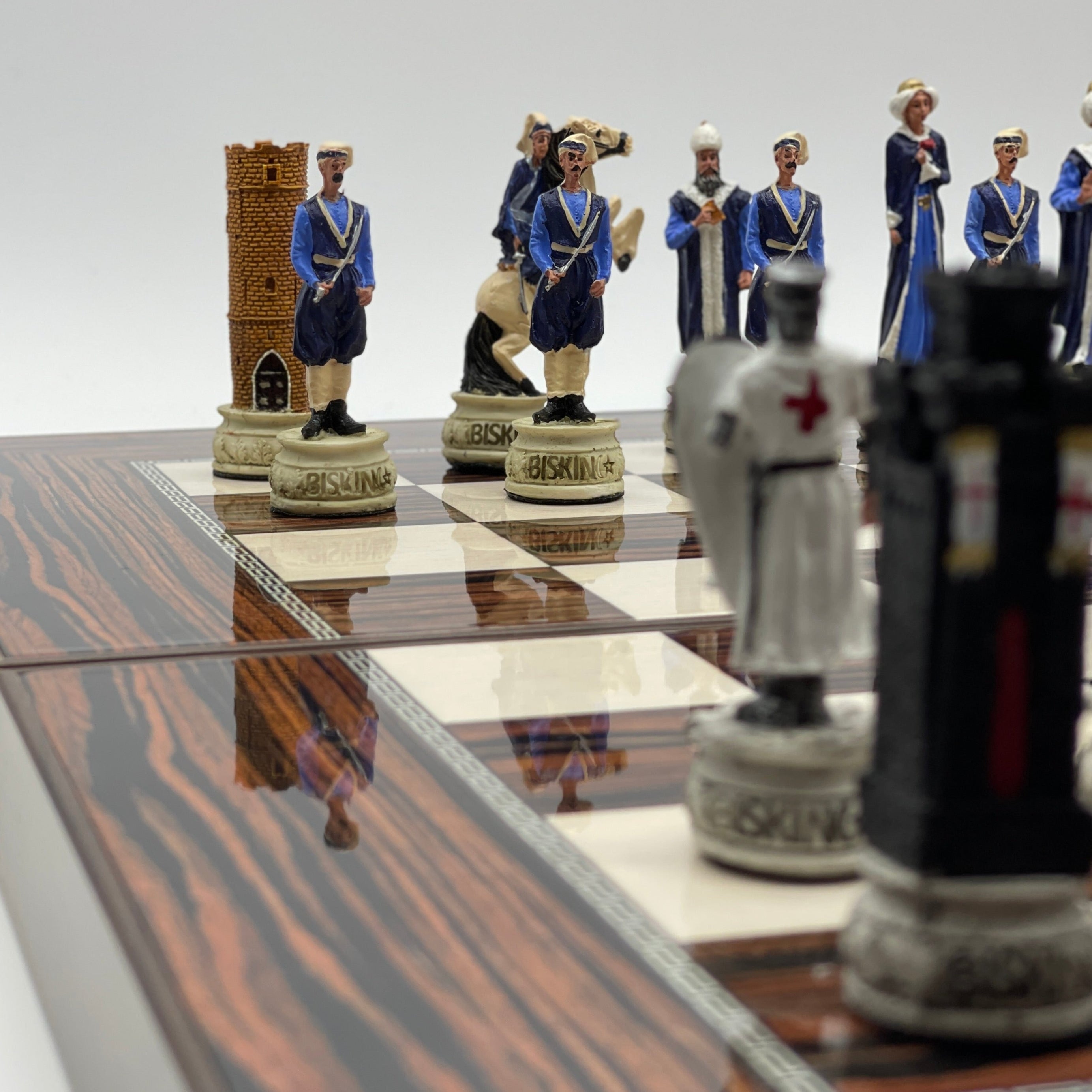 Handmade Dark Brown Pattern Backgammon Set With Crusaders Chess Pieces